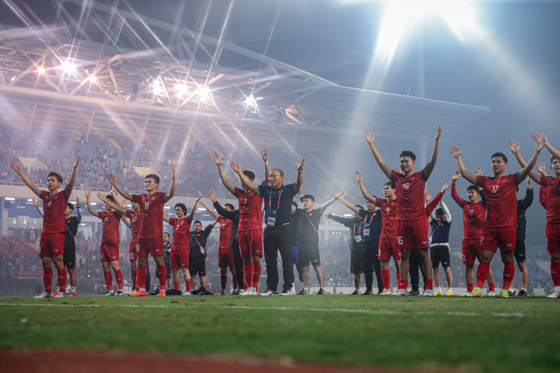 Chung cuộc, đội tuyển Việt Nam giành quyền vào chung kết AFF Cup 2022 sau chiến thắng 2-0 ở trận lượt về bán kết AFF Cup 2022. Đối thủ thầy trò huấn luyện viên Park Hang-seo đối đầu là đội thắng trong cặp đấu giữa Malaysia và Thái Lan.