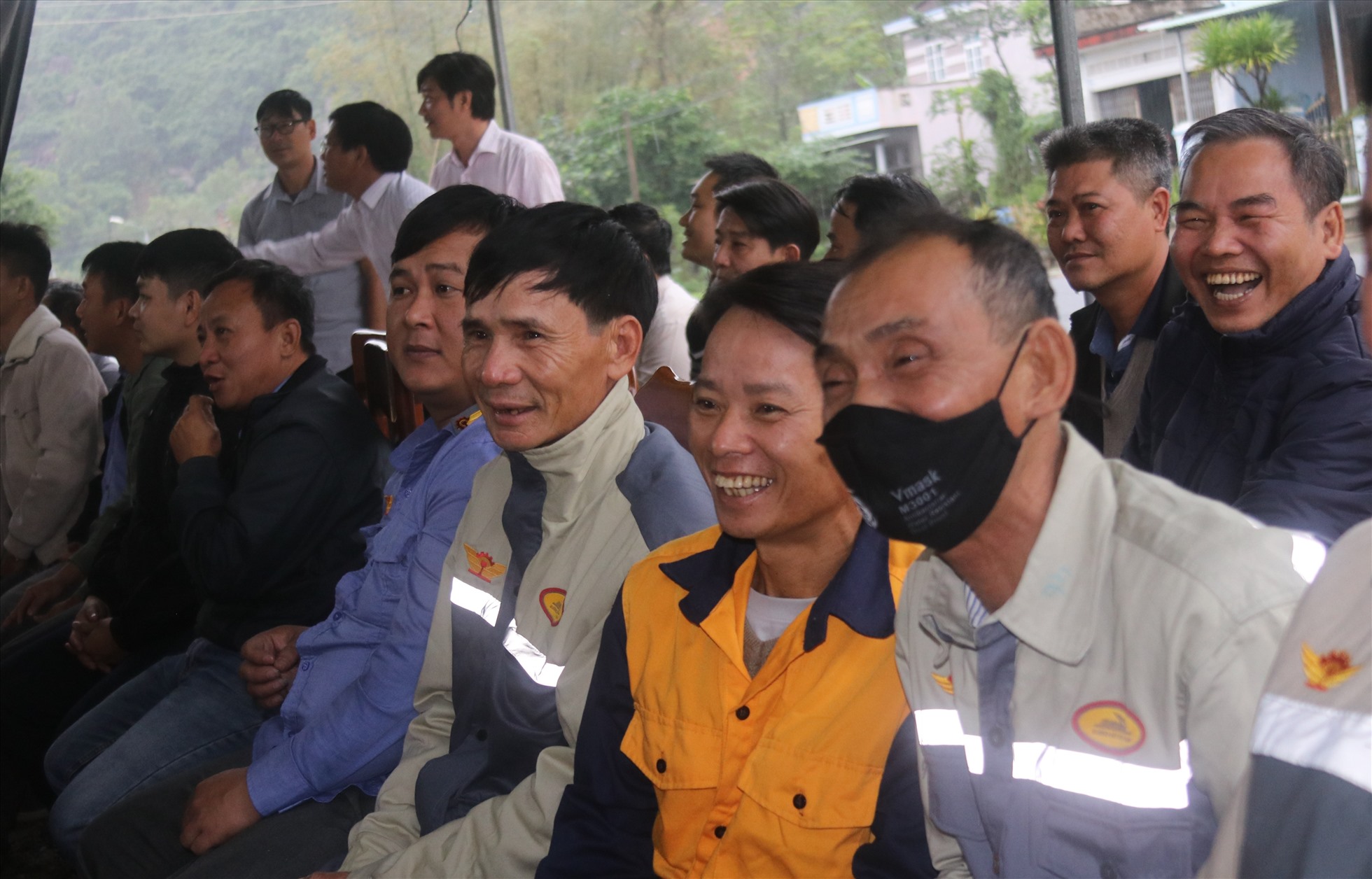 Niềm vui của người lao động khu ga đường sắt Hảo Sơn lần đầu chương trình Tết Sum vầy được tổ chức cho đoàn viên, CNLĐ tại khu ga. Ảnh: Phương Linh