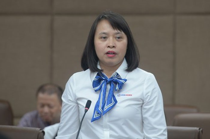 Bà Tô Lan Phương - Trưởng ban Kinh doanh EVNHANOI chia sẻ nội dung thay đổi lịch ghi công tơ điện sẽ áp dụng vào tháng 11 tới tại 21 quận, huyện. Ảnh: Anh Tuấn