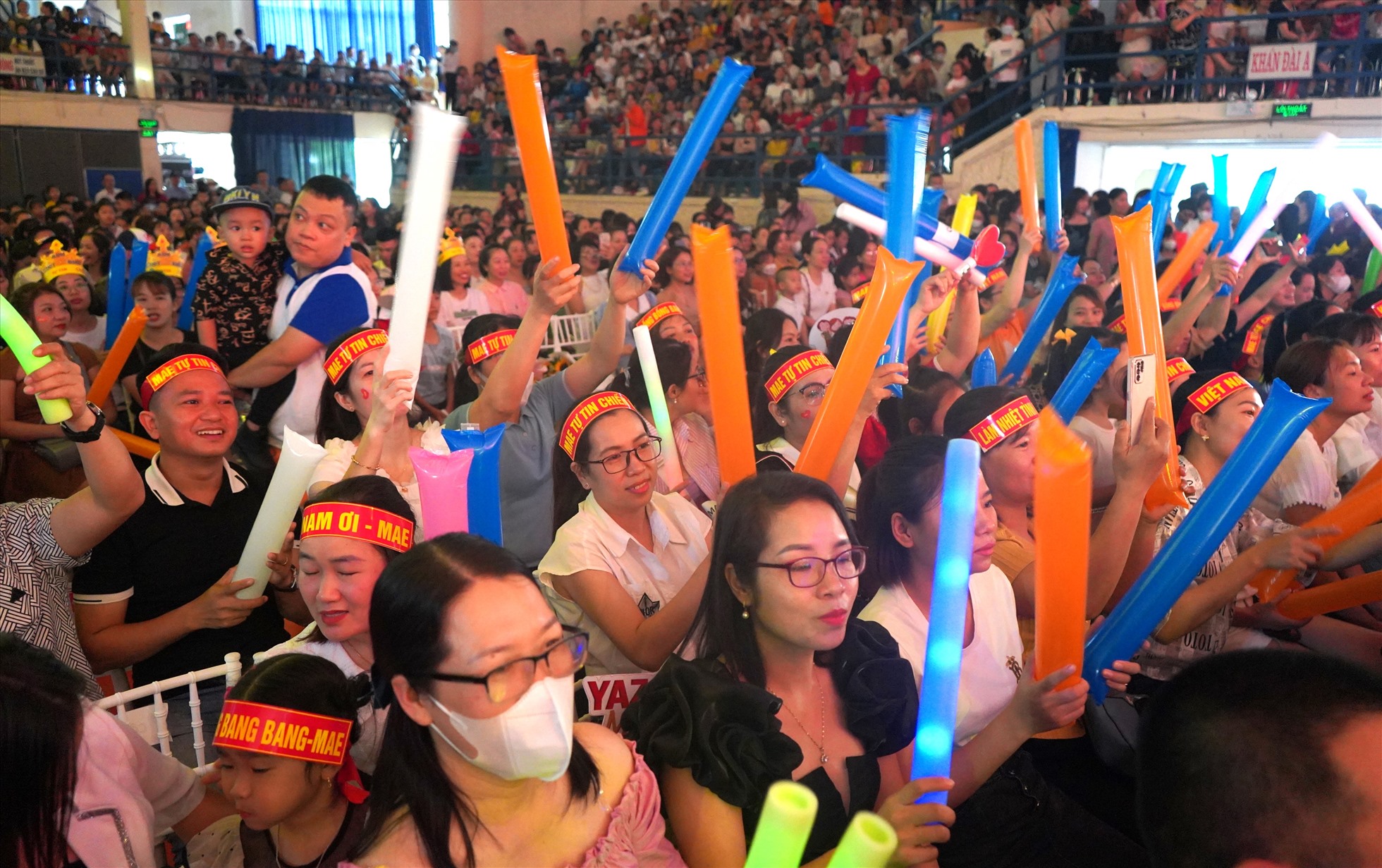 Hơn 6.000 công nhân tham gia lễ hội âm nhạc. Ảnh: Mai Dung
