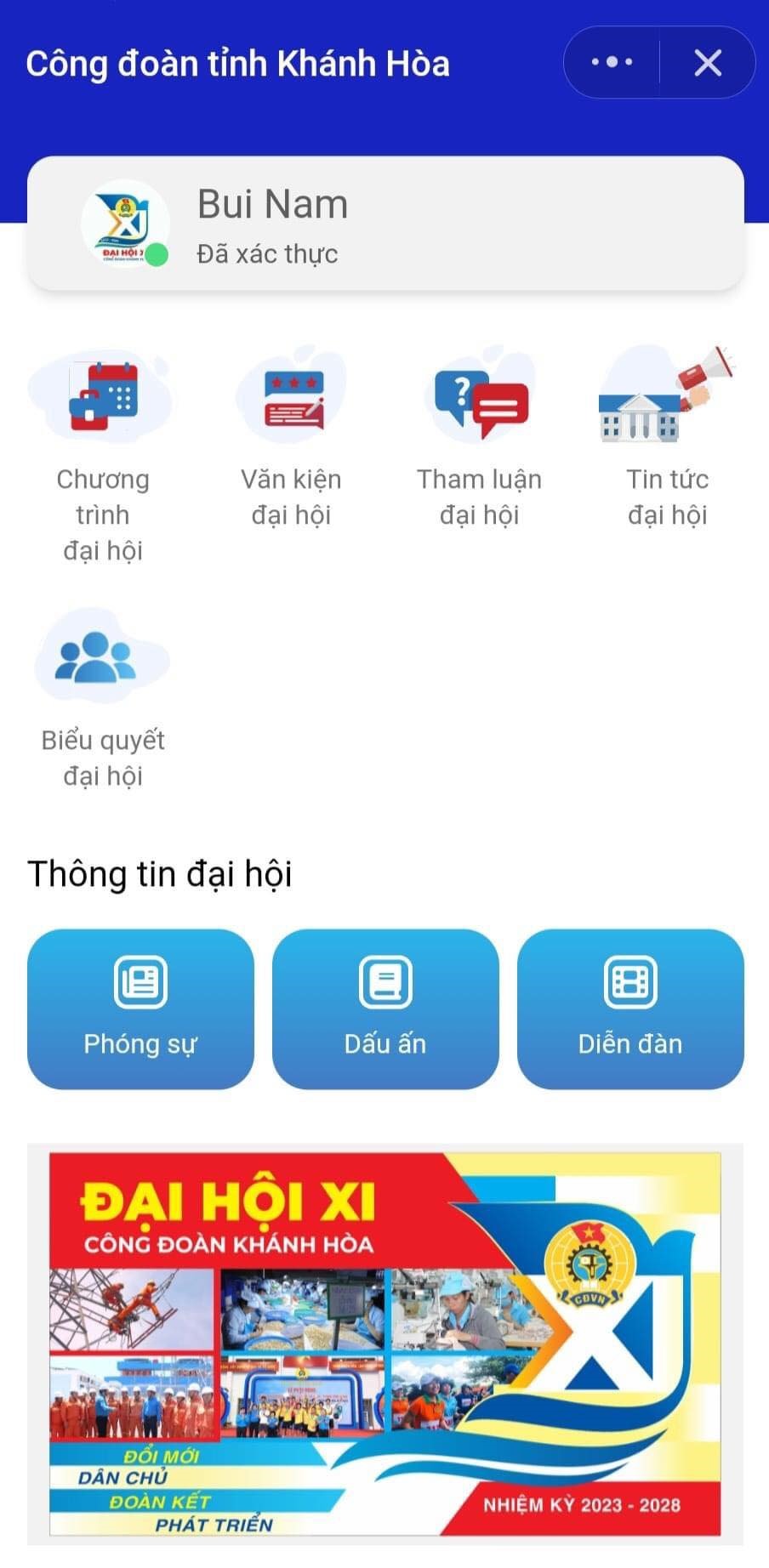 App về Đại hội XI Công đoàn Khánh Hoà với nhiều thông tin được cung cấp cho đại biểu. Ảnh: Phương Linh