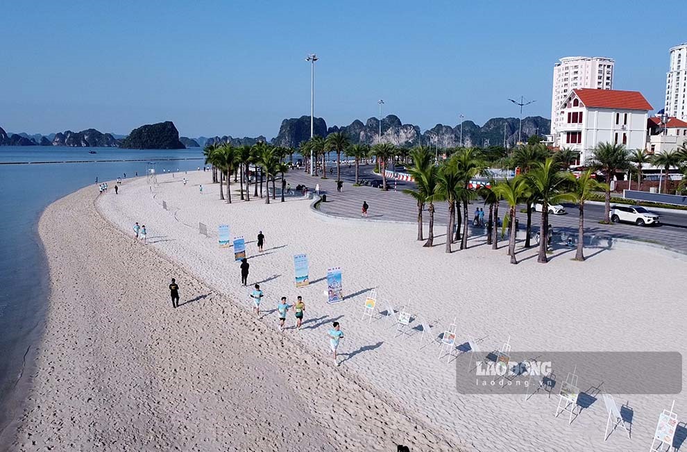 Giải chạy diễn ra tại bãi biển Hòn Gai, thành phố Hạ Long, tỉnh Quảng Ninh.