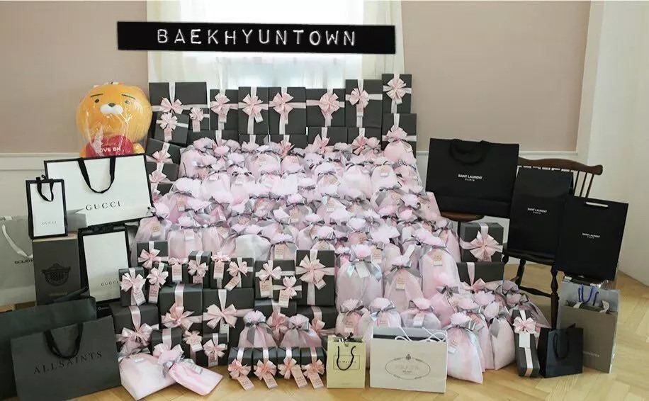 Lượng lớn quà Beakhyun (EXO) được fan tặng. Ảnh: AllKpop.