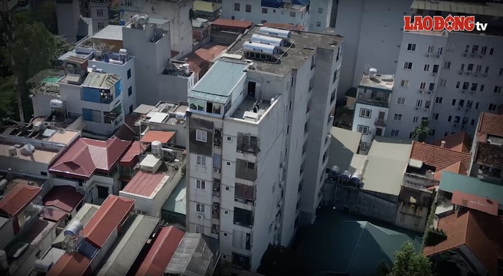 Toà nhà xây vượt tầng của ông Dũng mua từ chủ đầu tư Nghiêm Quang Minh. Ảnh: Nhóm PV