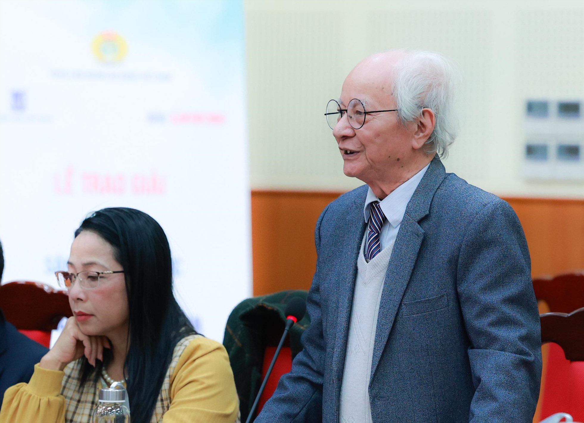 Nhà văn Đặng Huỳnh Thái chia sẻ ở buổi họp báo. Ảnh: Hải Nguyễn