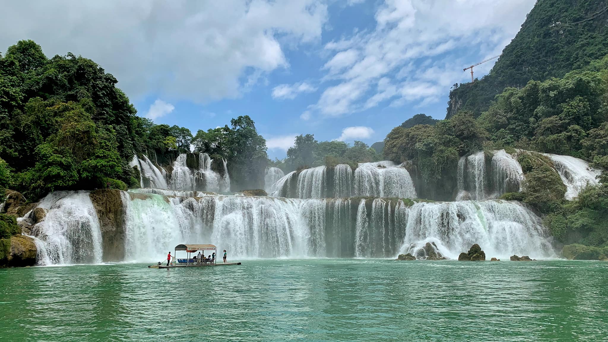 Điểm đến đặc trưng nhất của Cao Bằng chính là thác Bản Giốc - thác nước hùng vĩ nổi tiếng thuộc xã Đàm Thủy, huyện Trùng Khánh. Thác nằm cách trung tâm thành phố Cao Bằng khoảng 100km và cách thủ đô Hà Nội khoảng 400km. Đây là thác nước tự nhiên lớn nhất Đông Nam Á, và lớn thứ tư trong các thác nước nằm trên một đường biên giới.