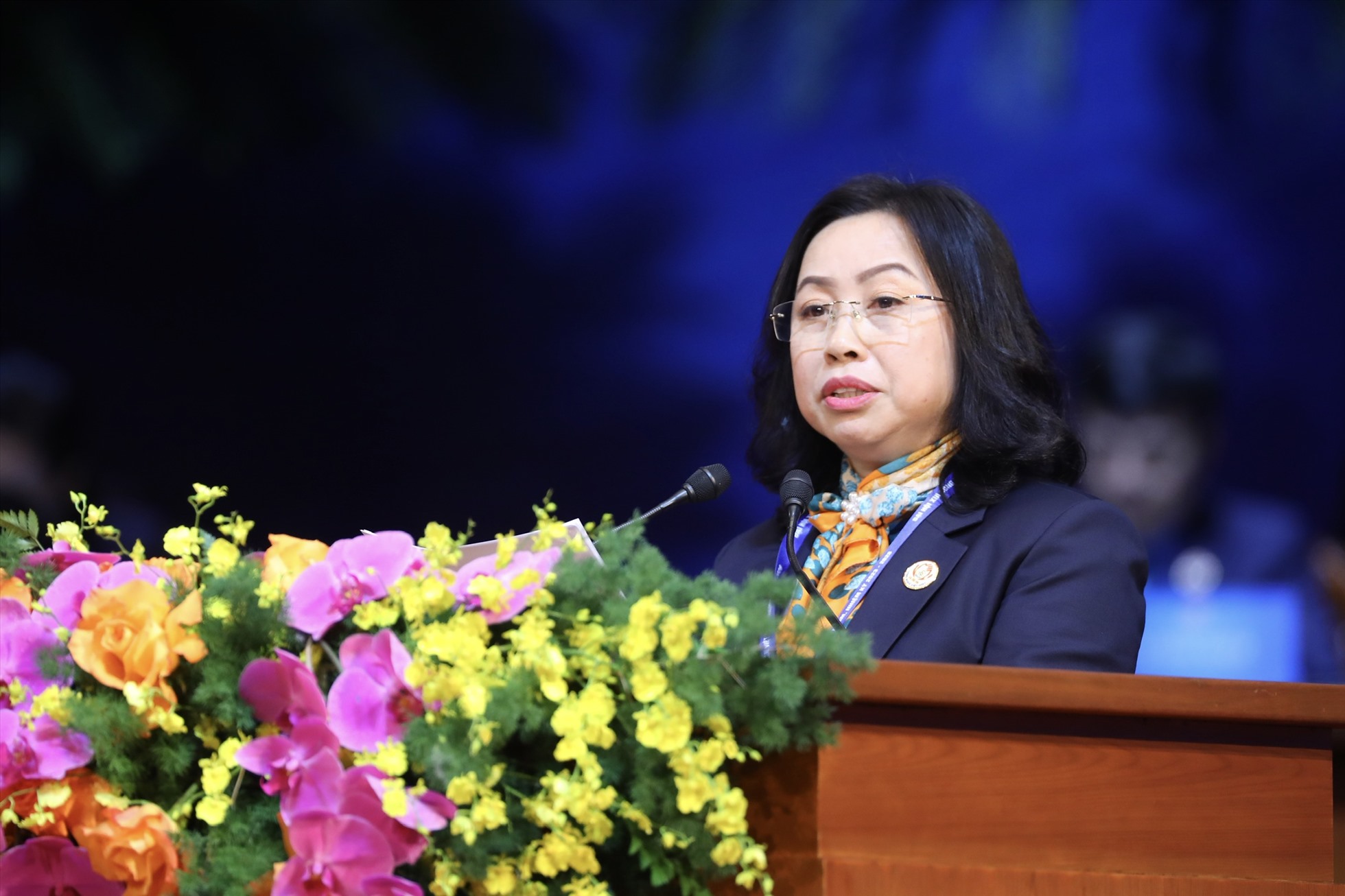Phó Chủ tịch Tổng LĐLĐVN Thái Thu Xương thông qua Chương trình làm việc và Quy chế của Đại hội. Ảnh: Hải Nguyễn