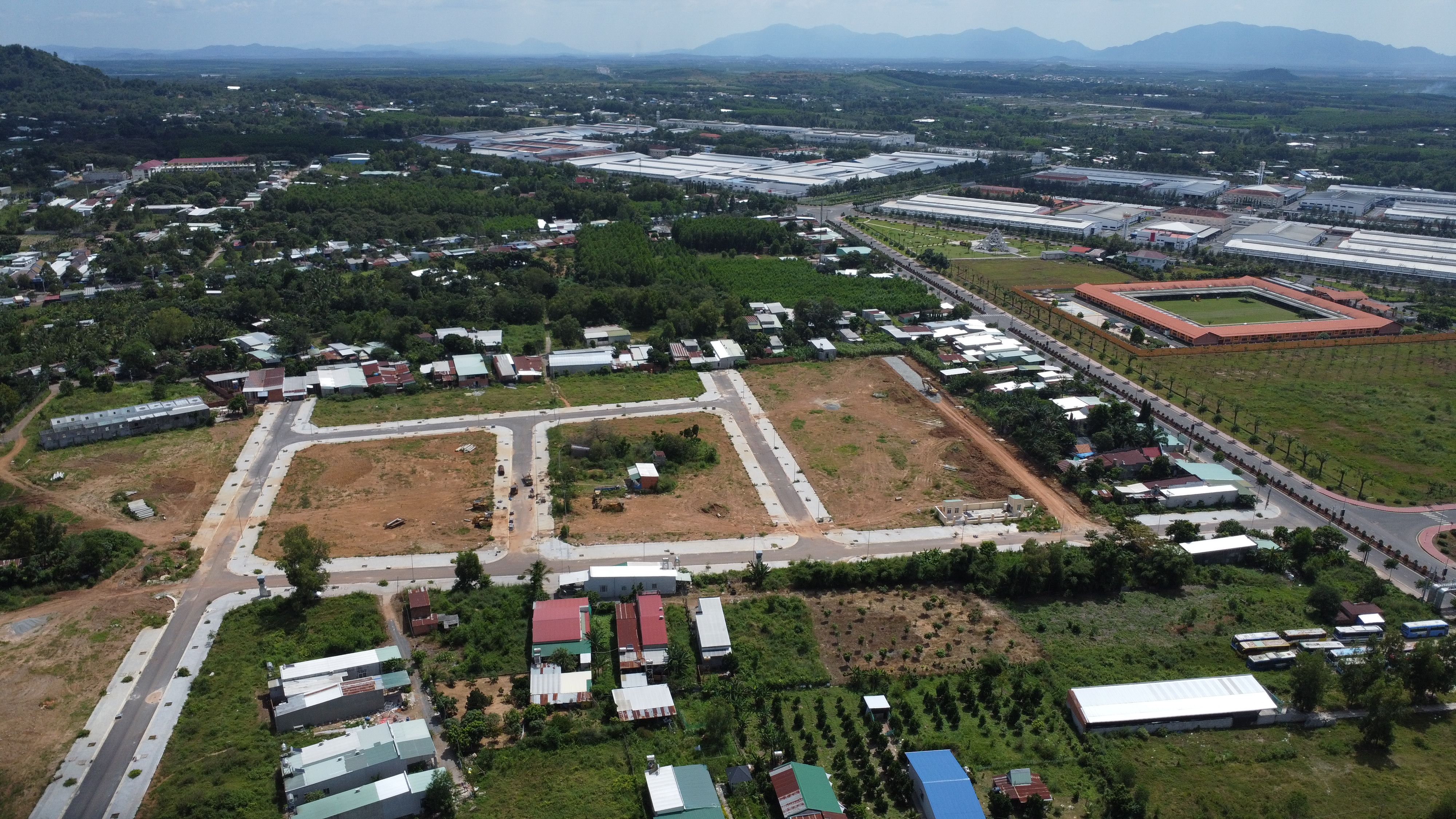 Khu tái định cư cho Dự án đường cao tốc Phan Thiết - Dầu Giây tại huyện Xuân Lộc đến nay vẫn chưa xong, người dân vẫn chưa được giao đất tái định cư. Ảnh: HÀ ANH CHIẾN