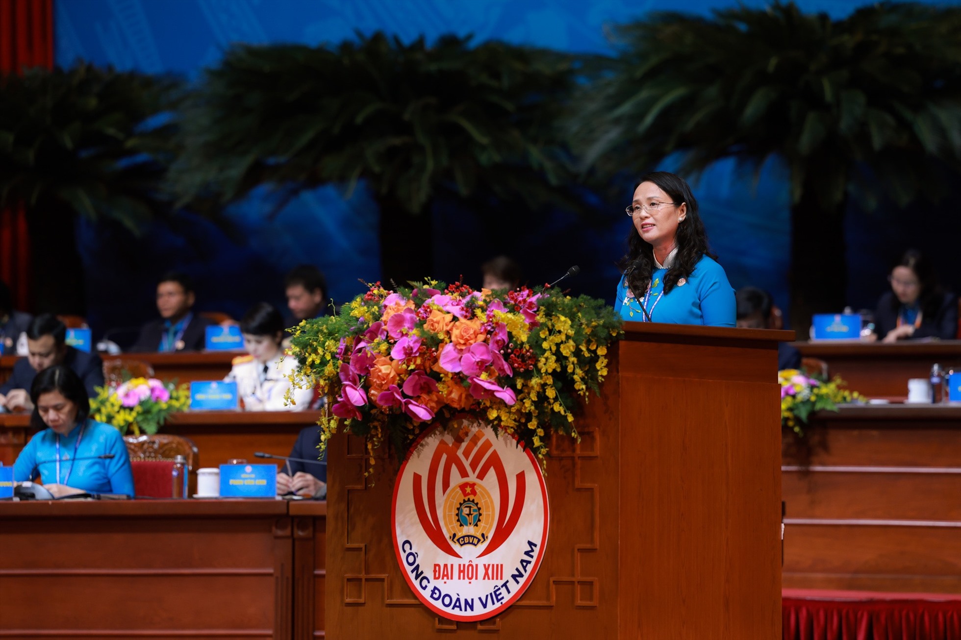 Bà Lê Thị Sương Mai - Chủ tịch Liên đoàn Lao động Thành phố Cần Thơ phát biểu. Ảnh: Đình Hải