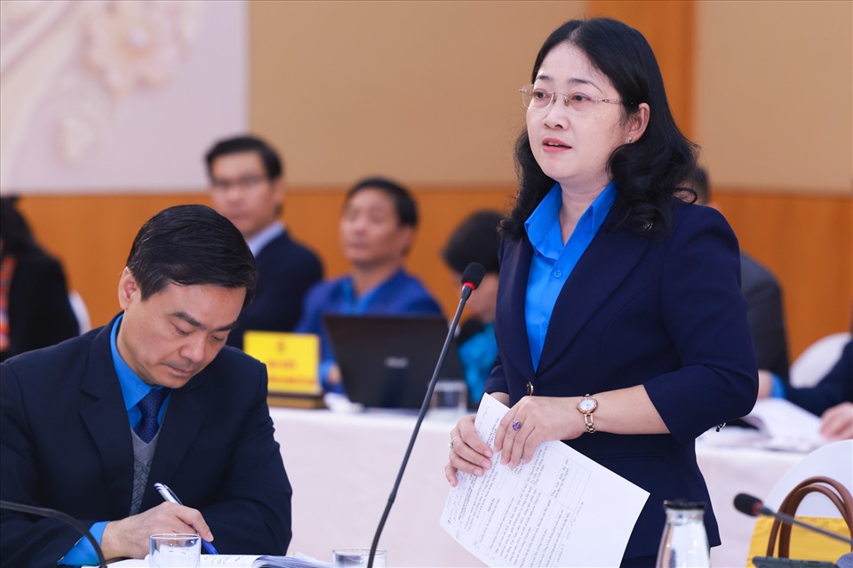 Bà Nguyễn Kim Loan – Chủ tịch Liên đoàn Lao động tỉnh Bình Dương phát biểu tại hội nghị. Ảnh: Hải Nguyễn