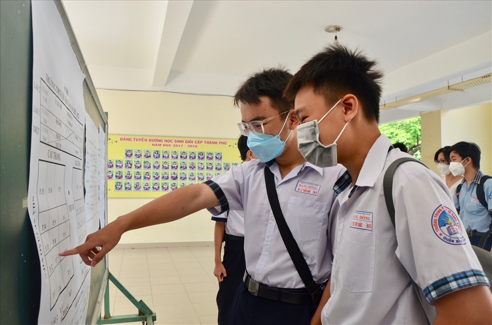 Học sinh TPHCM dự thi tuyển sinh lớp 10 năm 2022. Ảnh: Huyên Nguyễn