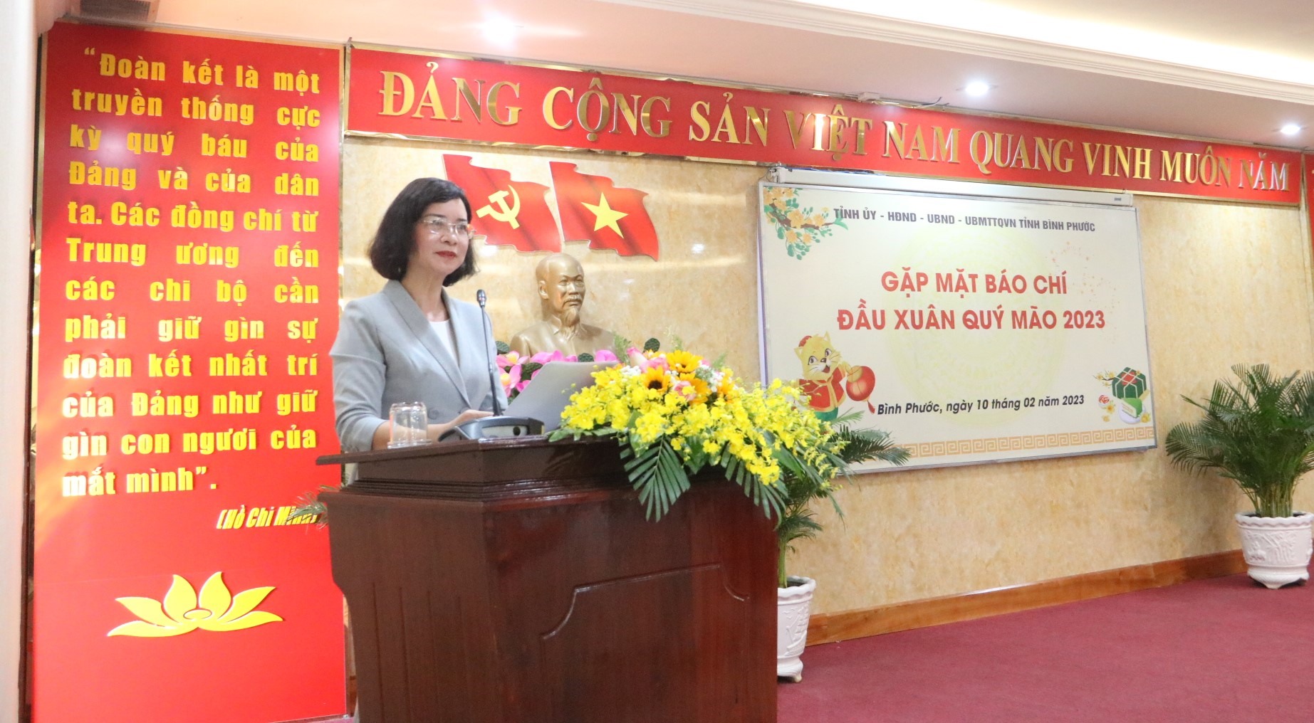 Bà Trần Tuyết Minh - Phó Chủ tịch UBND tỉnh Bình Phước phát biểu trong buổi gặp mặt báo chí.Ảnh: Đình Trọng
