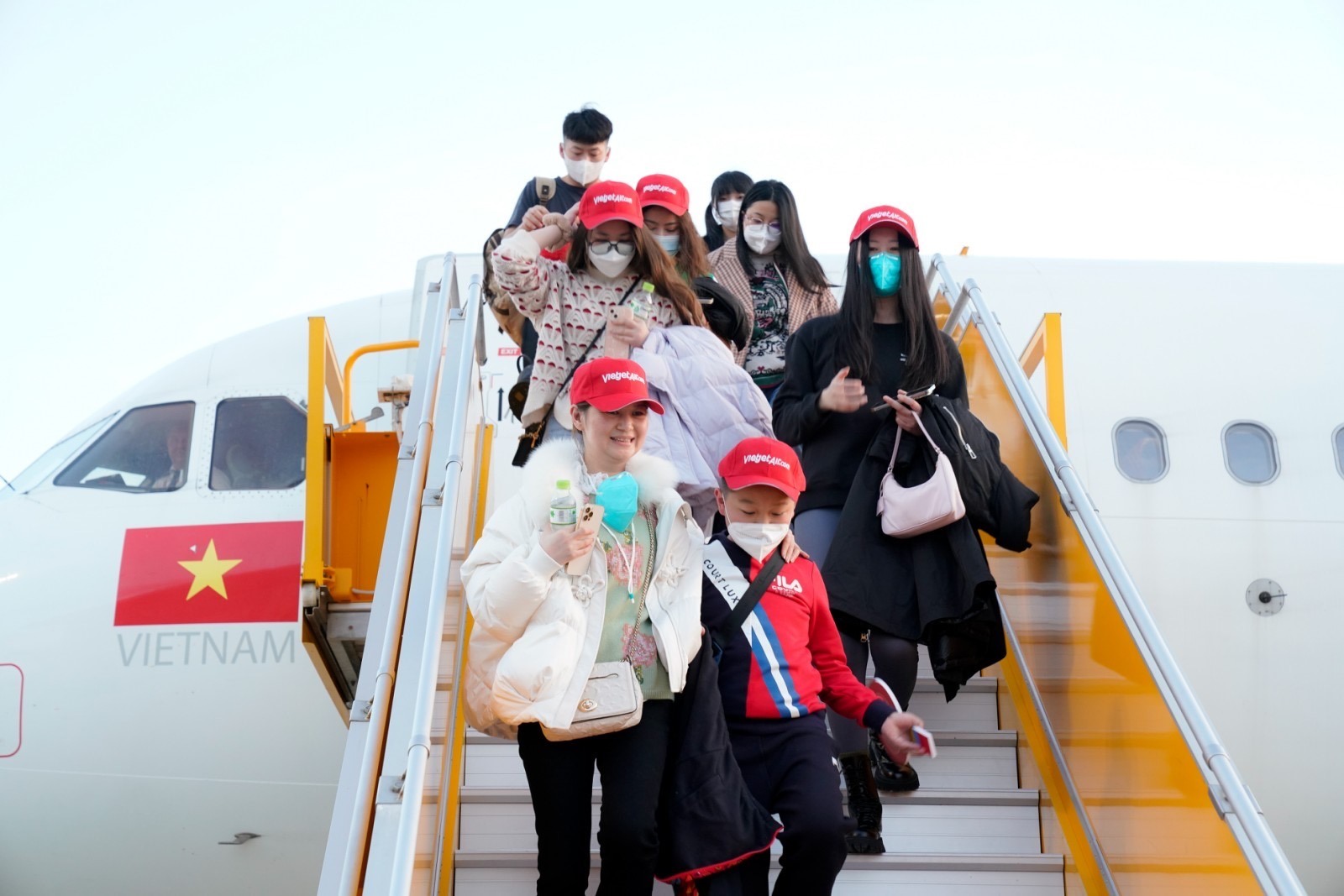 Khánh Hoà đón đoàn khách du lịch Trung Quốc đầu tiên năm Quý Mão vào ngày 23.1 trên chuyến bay thẳng từ Thành Đô (Tứ Xuyên, Trung Quốc). Ảnh: VJ