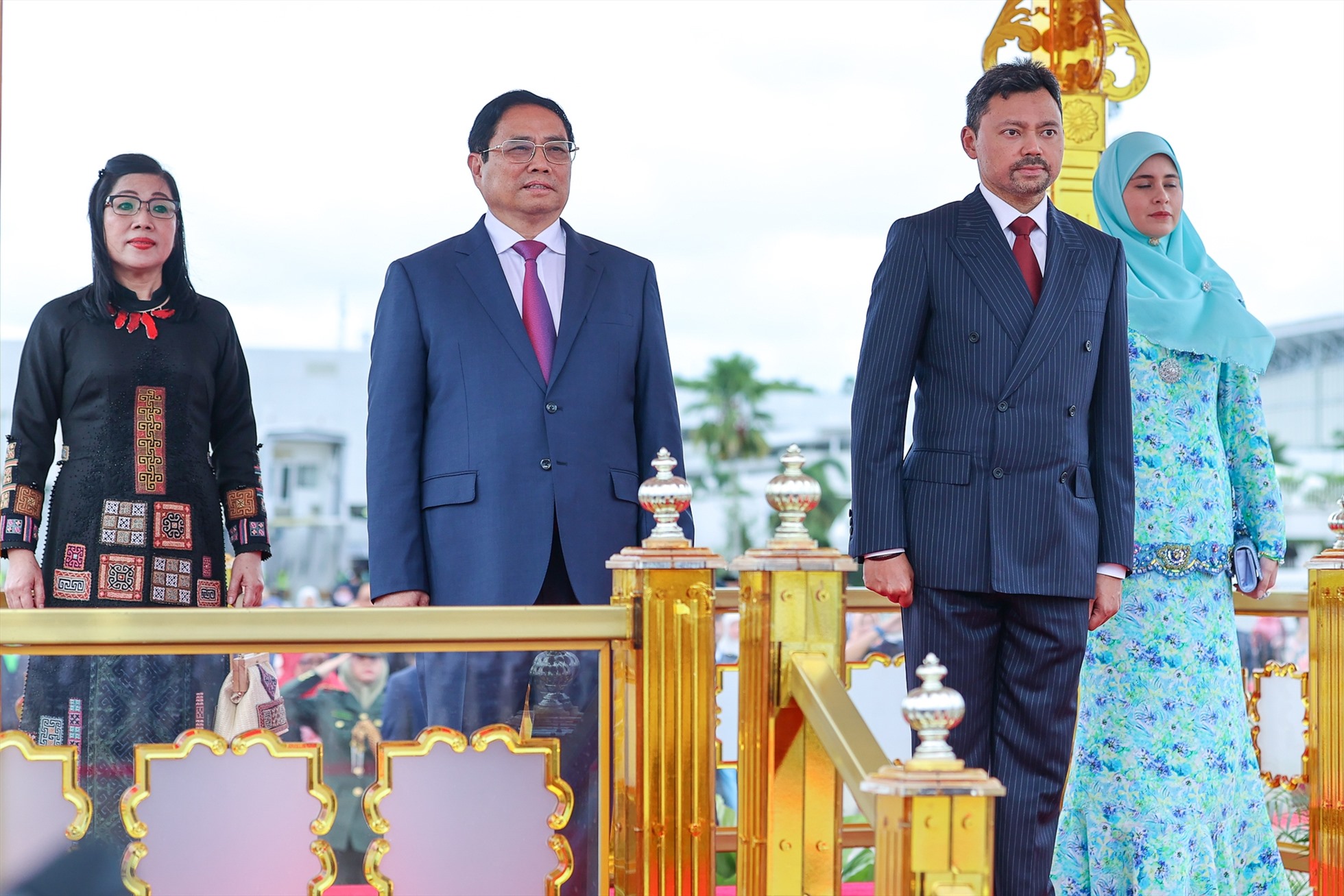 Thủ tướng Phạm Minh Chính và Thái tử kế vị Brunei Al -Muhtadee Billah vào vị trí danh dự - Ảnh: VGP/Nhật Bắc