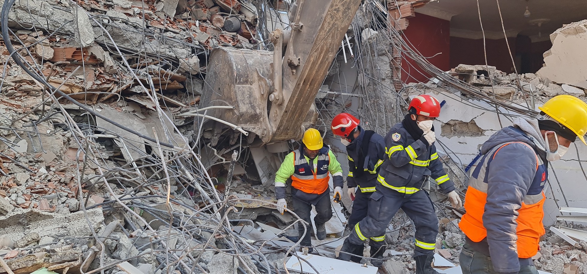 Đống đổ nát tại hiện trường được cho là có 15 nạn nhân bị chôn vùi sau trận động đất hôm 6.2. Ảnh: Cục Cảnh sát PCCC&CNCH