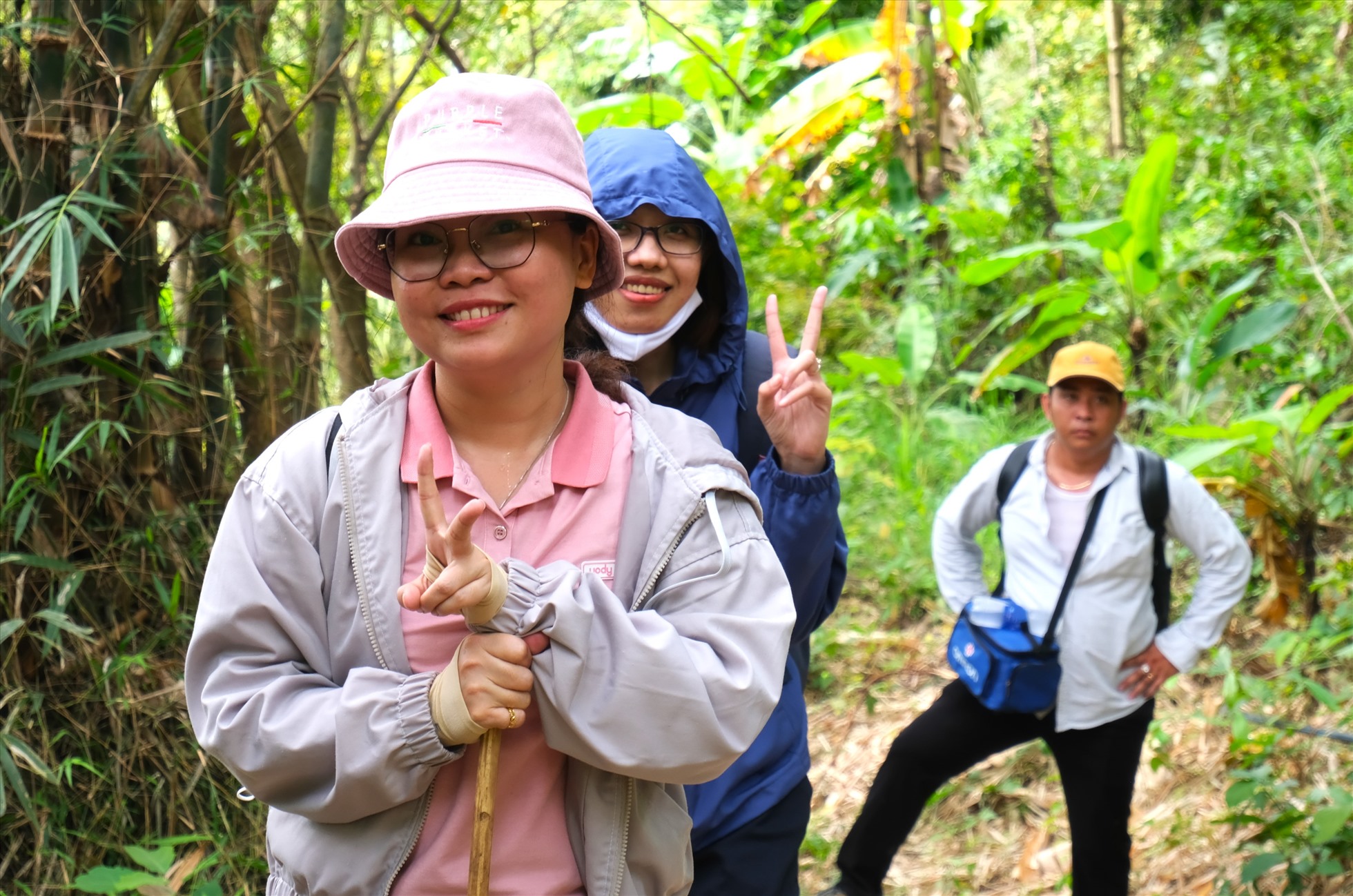 Trekking núi Cấm mang đến trải nghiệm thú vị cho du khách. Ảnh: Phong Linh