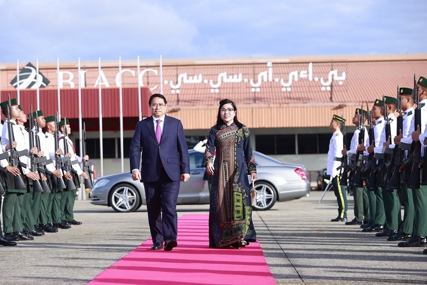 Lễ tiễn Thủ tướng Chính phủ Phạm Minh Chính và Phu nhân cùng đoàn cấp cao Việt Nam tại sân bay quốc tế Brunei. Ảnh: TTXVN