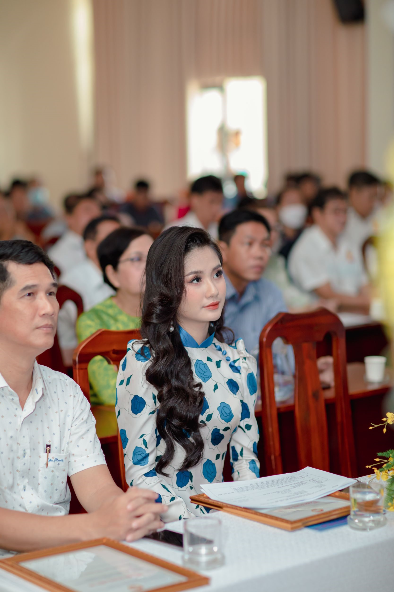 “Áo dài không chỉ tôn nét đẹp của phụ nữ Việt mà còn chứa đựng hồn dân tộc, khiến bất cứ người phụ nữ nào diện cũng sẽ cảm thấy tự hào. Mang sứ mệnh của một hoa hậu môi trường, tôi diện áo dài không chỉ vì sự yêu thích mà còn là để góp phần vào việc giữ gìn văn hóa truyền thống, phát huy giá trị của chiếc áo dài. Do đó, tôi rất háo hức và tự hào khi có cơ hội mang quốc phục chinh phục quốc tế tại cuộc thi Hoa hậu Môi trường Thế giới sắp tới”- Thanh Hà bày tỏ.