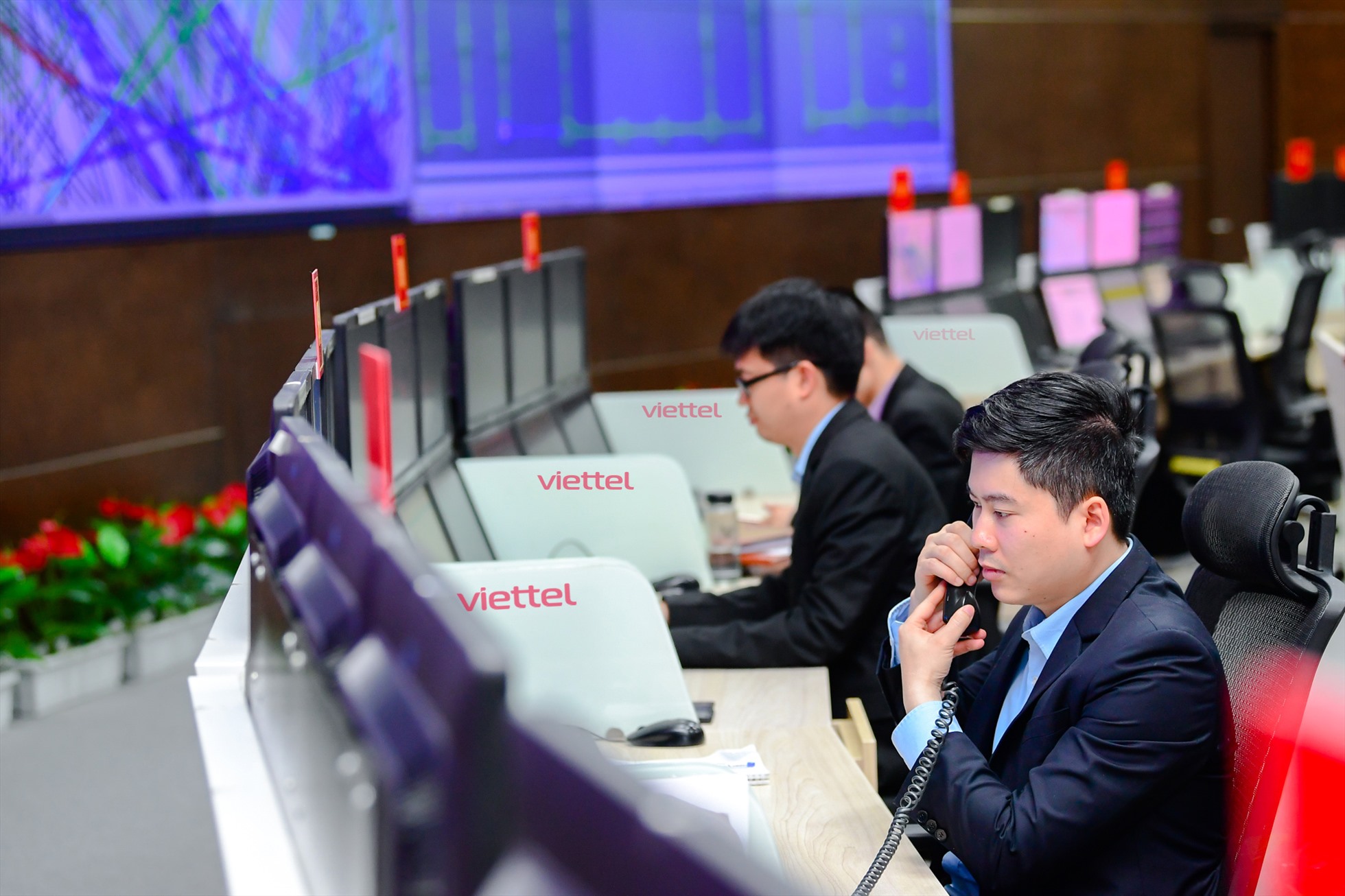 Trung tâm vận hành khai thác toàn cầu Viettel chịu trách nhiệm vận hành và đảm bảo chất lượng mạng, chất lượng dịch vụ tại Viettel tại Việt Nam và 10 thị trường nước ngoài.