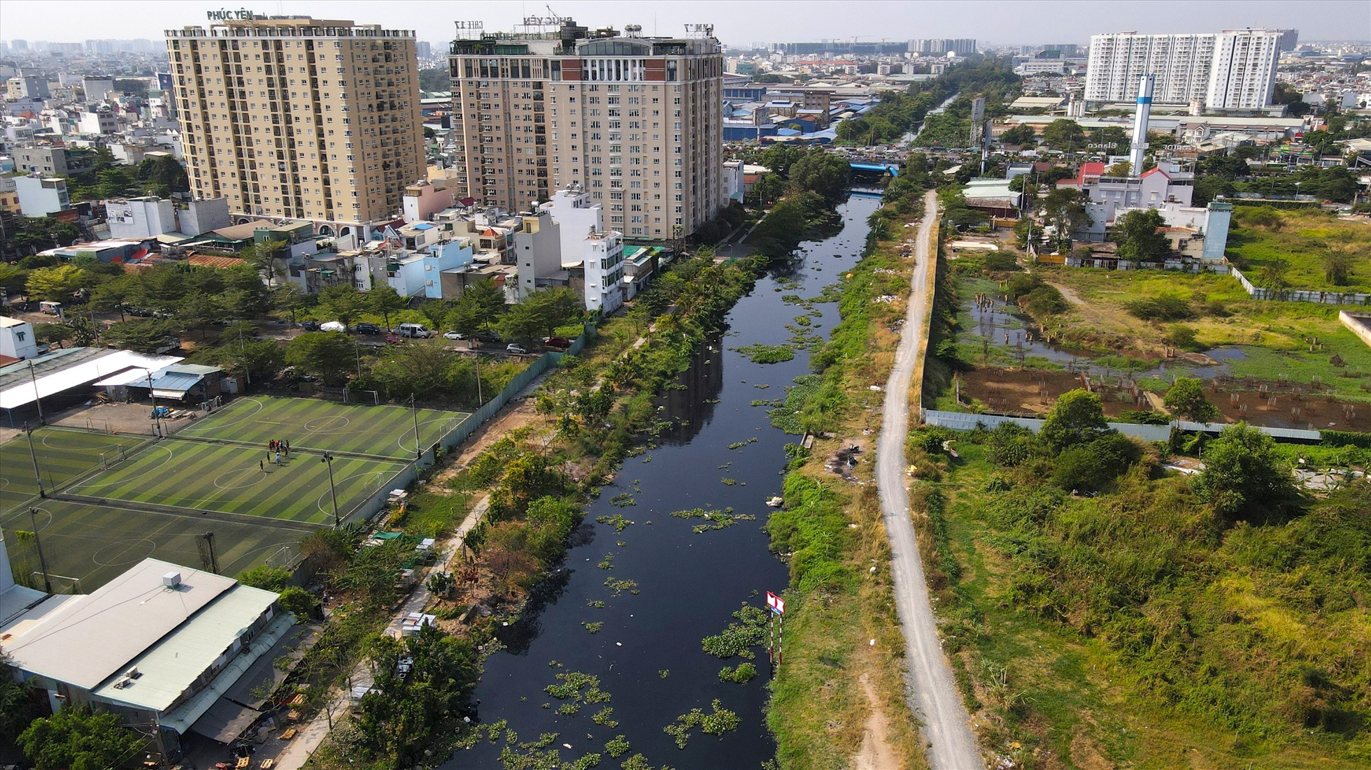 Dự án cải tạo kênh Tham Lương - Bến Cát - rạch Nước Lên được khởi động từ năm 2016. Tuy nhiên do việc cải tạo kênh bị gián đoạn nên vấn đề ô nhiễm môi trường vẫn chưa được giải quyết.