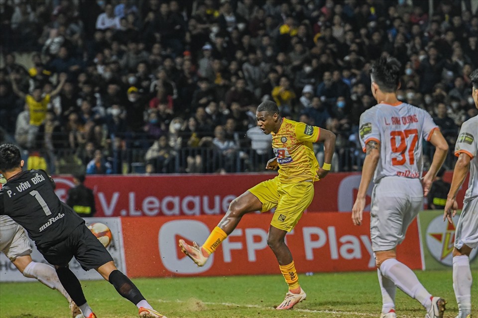 Bruno ghi bàn thắng duy nhất giúp Thanh Hoá giành chiến thắng ở vòng 3 V.League. Ảnh: Hoàng Sơn