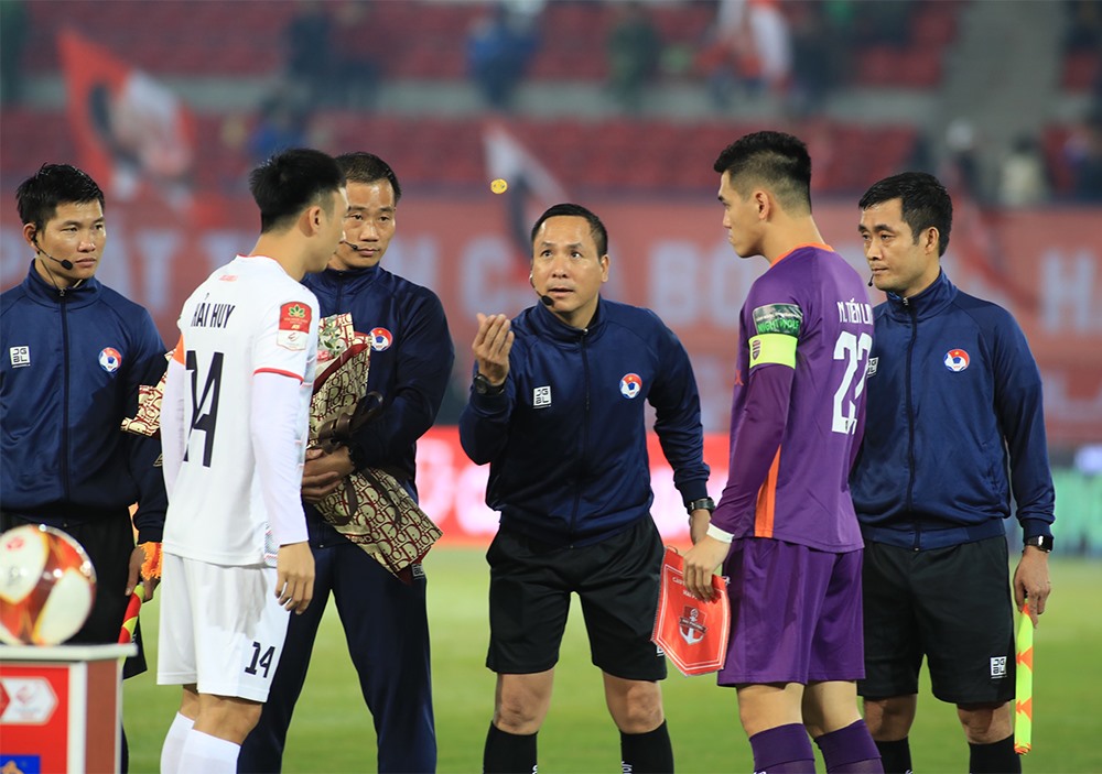Đội trưởng Tiến Linh không để lại nhiều dấu ấn sau 3 vòng đấu. Ảnh: VPF