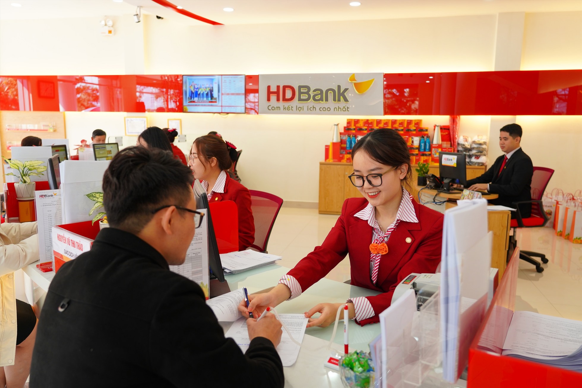 Trong thời gian tới, HDBank dự kiến sẽ tiếp tục mở rộng mạng lưới, đồng thời gia tăng phát triển các dịch vụ hiện đại. Nguồn: HDBank