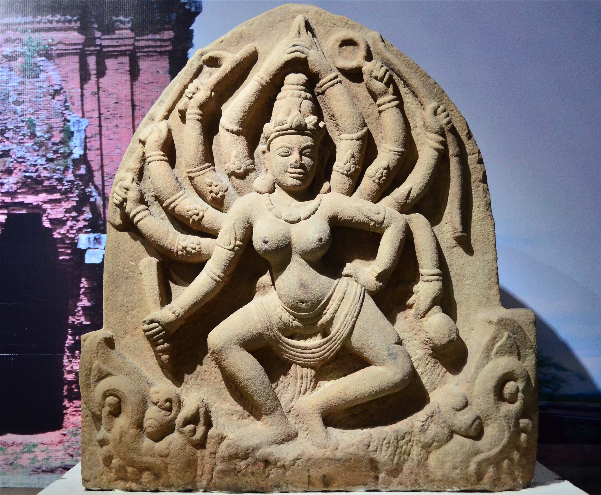 Phù điêu nữ thần Mahishasuramardini là bảo vật quốc gia năm 2015. Ảnh: Nguyễn Hữu Mạnh