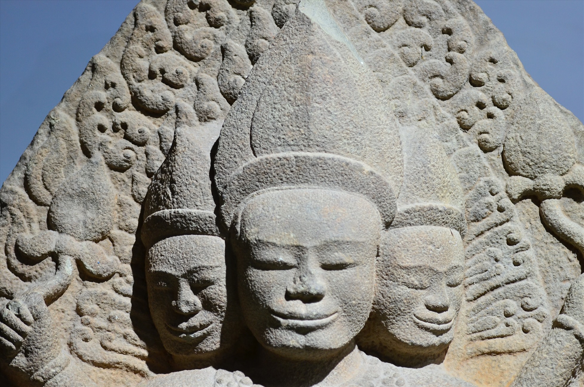 Phù điêu thần Brahma - một trong ba vị thần tối cao của Bà La Môn giáo. Ảnh: Nguyễn Hữu Mạnh