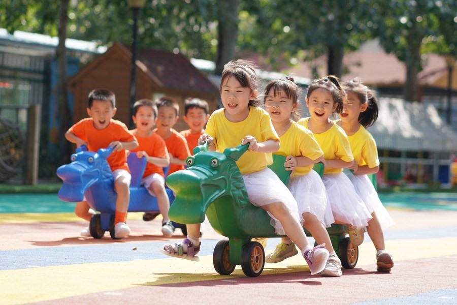 Trẻ em một trường mẫu giáo ở tỉnh Hà Bắc, Trung Quốc. Ảnh: Xinhua