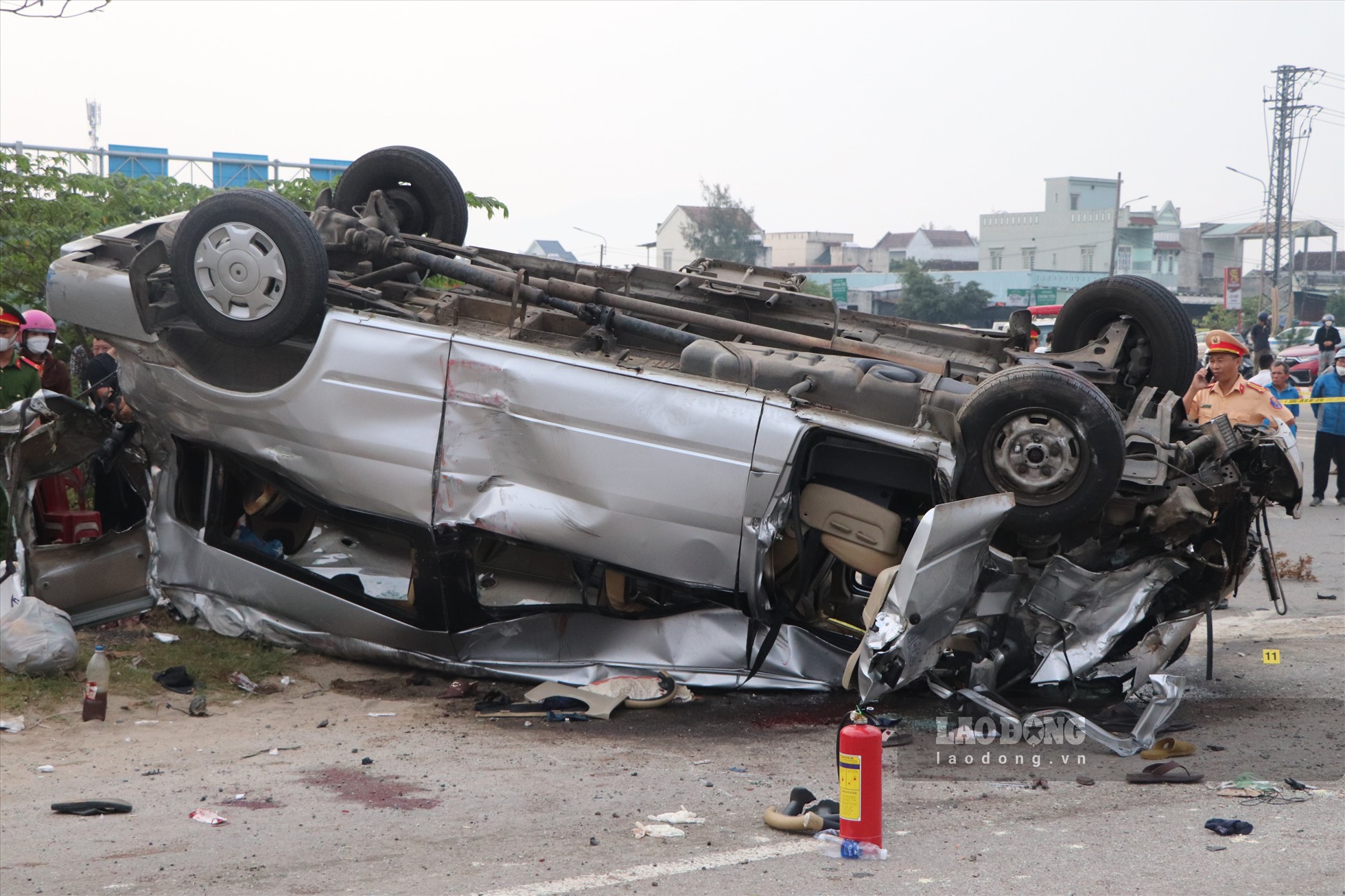Hiện trường vụ tai nạn làm 8 người ở Quảng Ngãi tử vong. Ảnh: Ngọc Viên