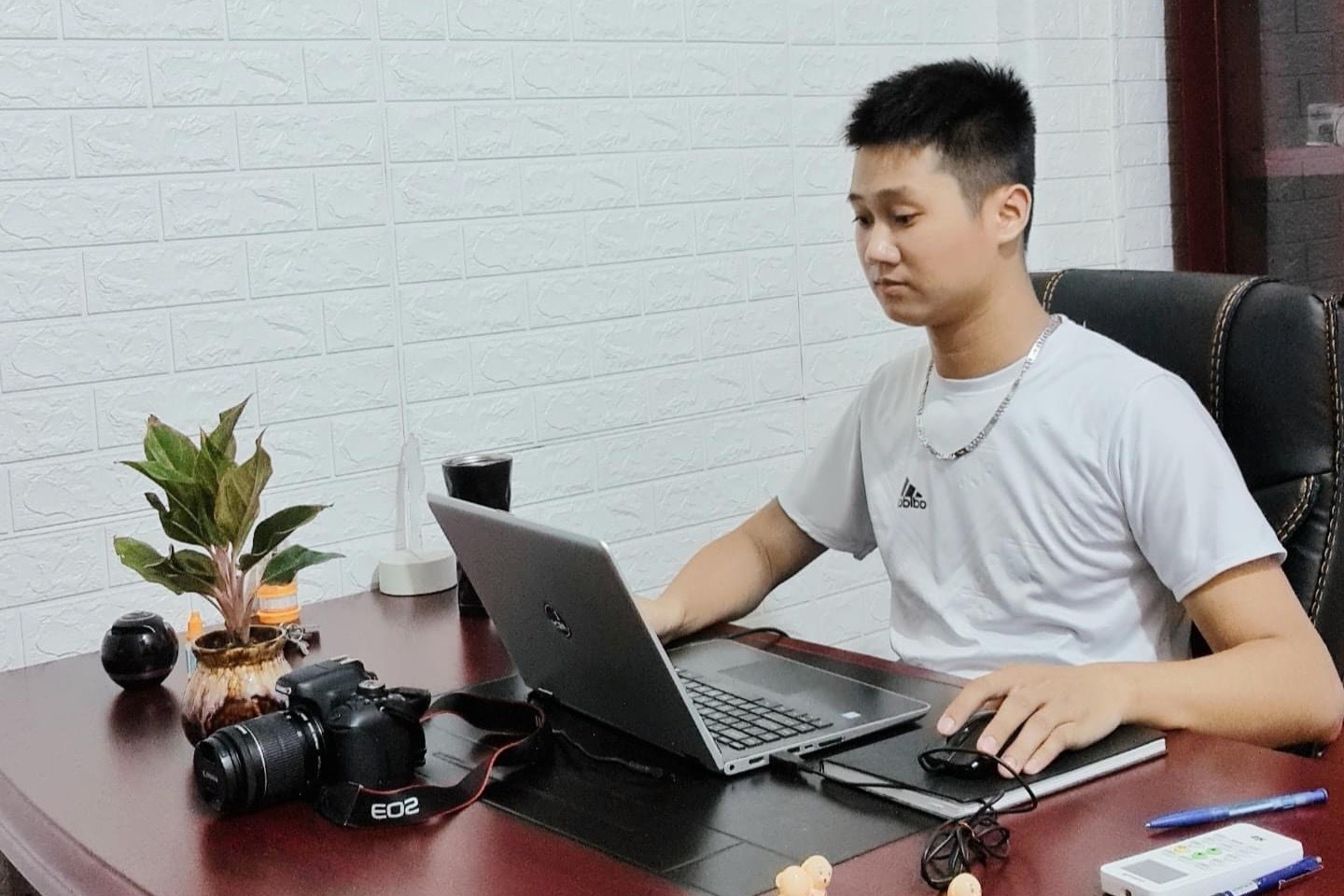Anh Nguyễn Mạnh Cường cho rằng số tuổi đi liền với kinh nghiệm làm việc, 27 tuổi không phải quá già để xin việc. Ảnh: NVCC