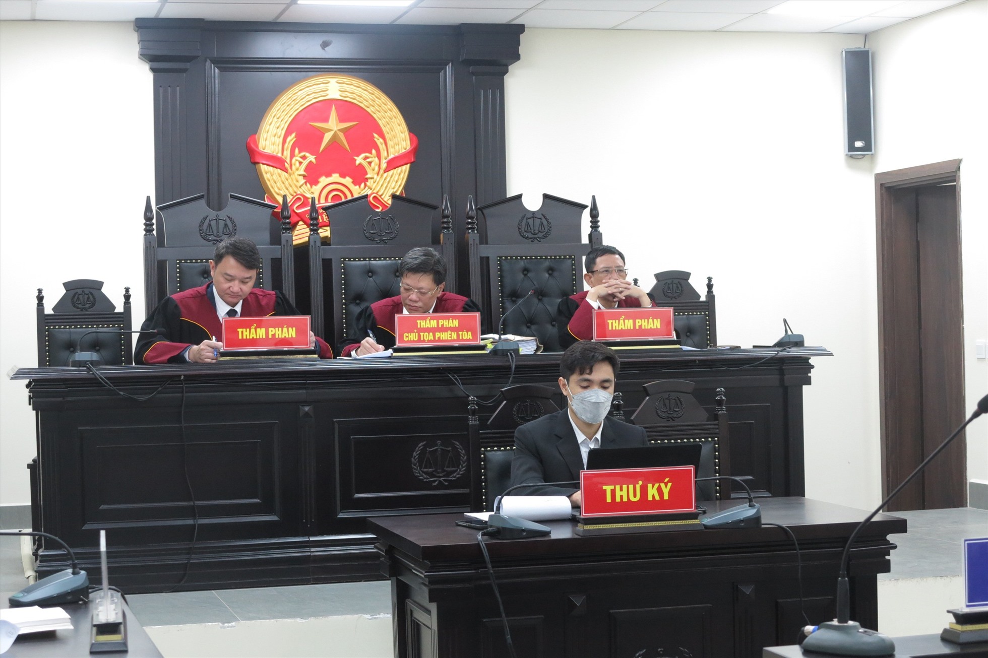 Hội đồng xét xử phiên toà phúc thẩm vụ án Facebooker Đặng Như Quỳnh. Ảnh: Việt Dũng