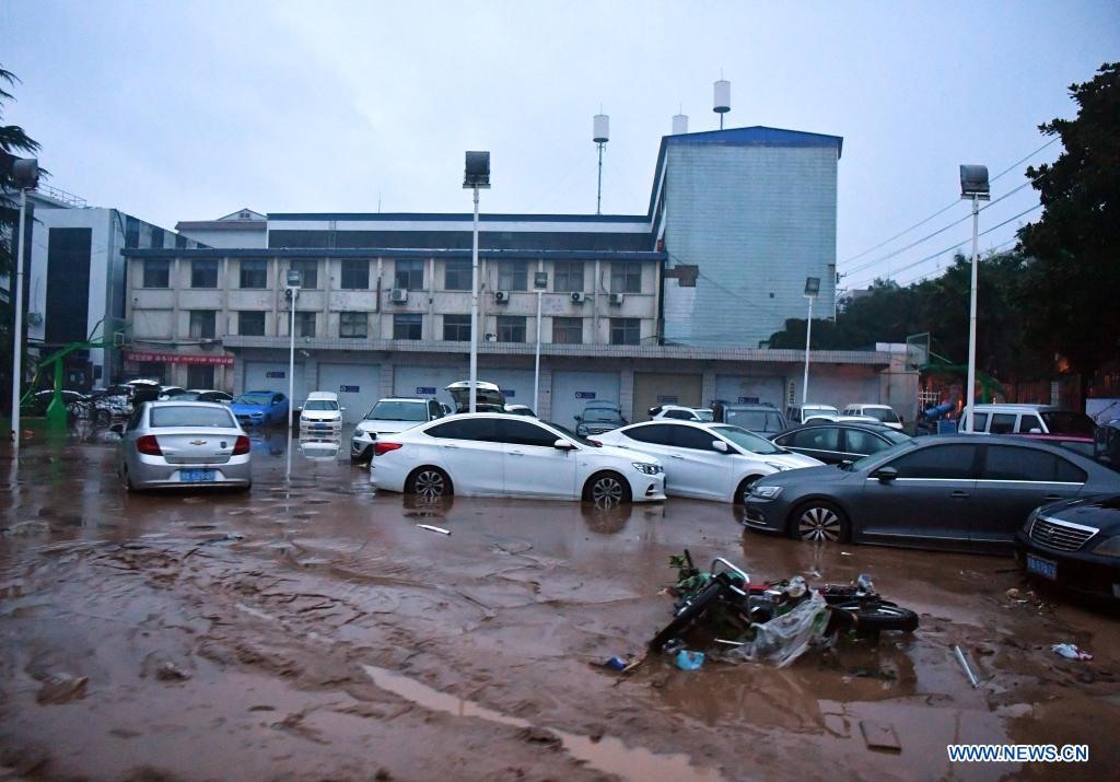 Khung cảnh đường phố Gongy ngày 21.7.2021 sau trận lụt. Ảnh: Xinhua