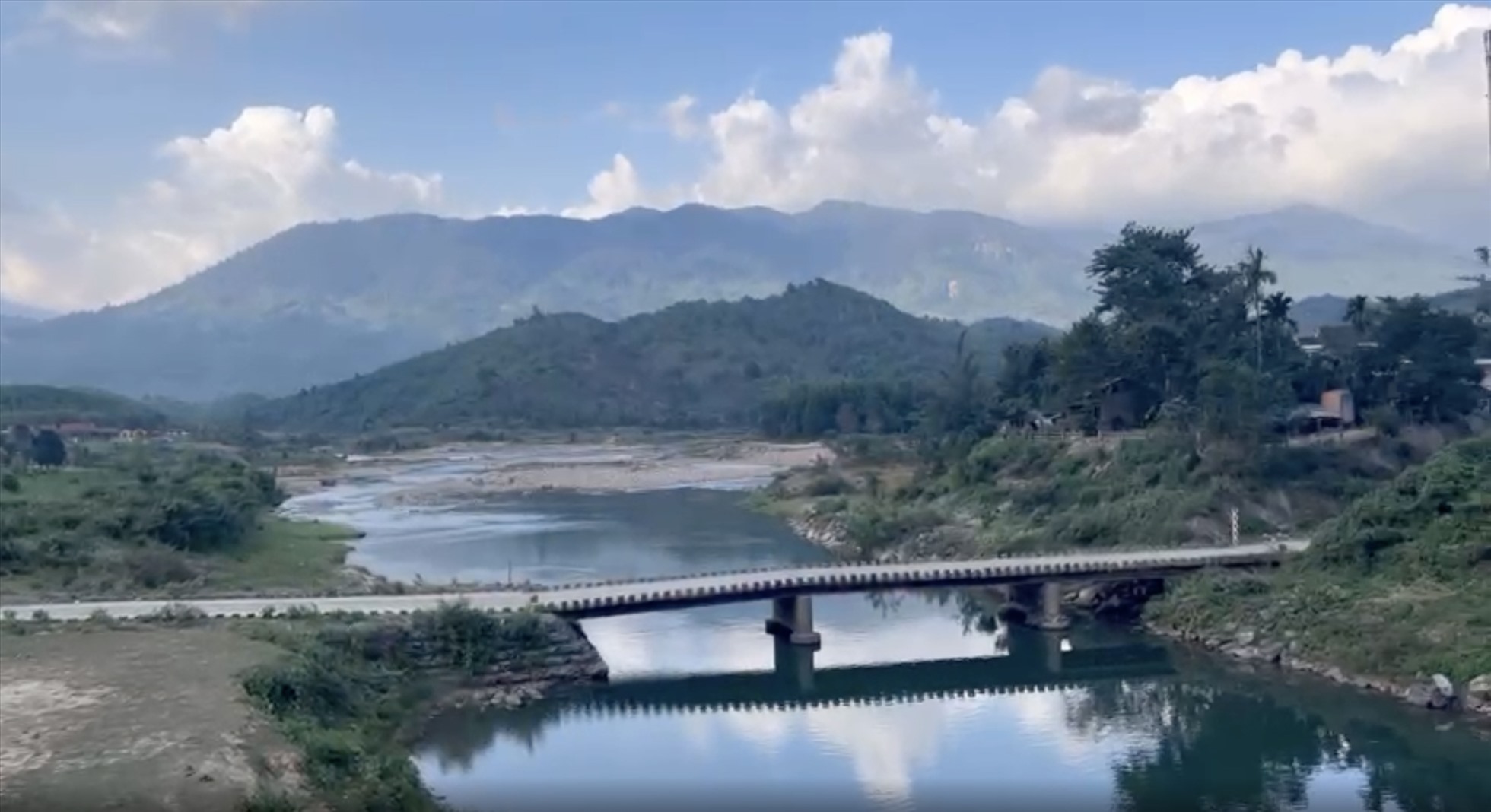 Khu vực cầu Sông Trang nơi có dự án đang bị tạm dừng vì khiếu nại trong đấu thầu. Ảnh: Hữu Long