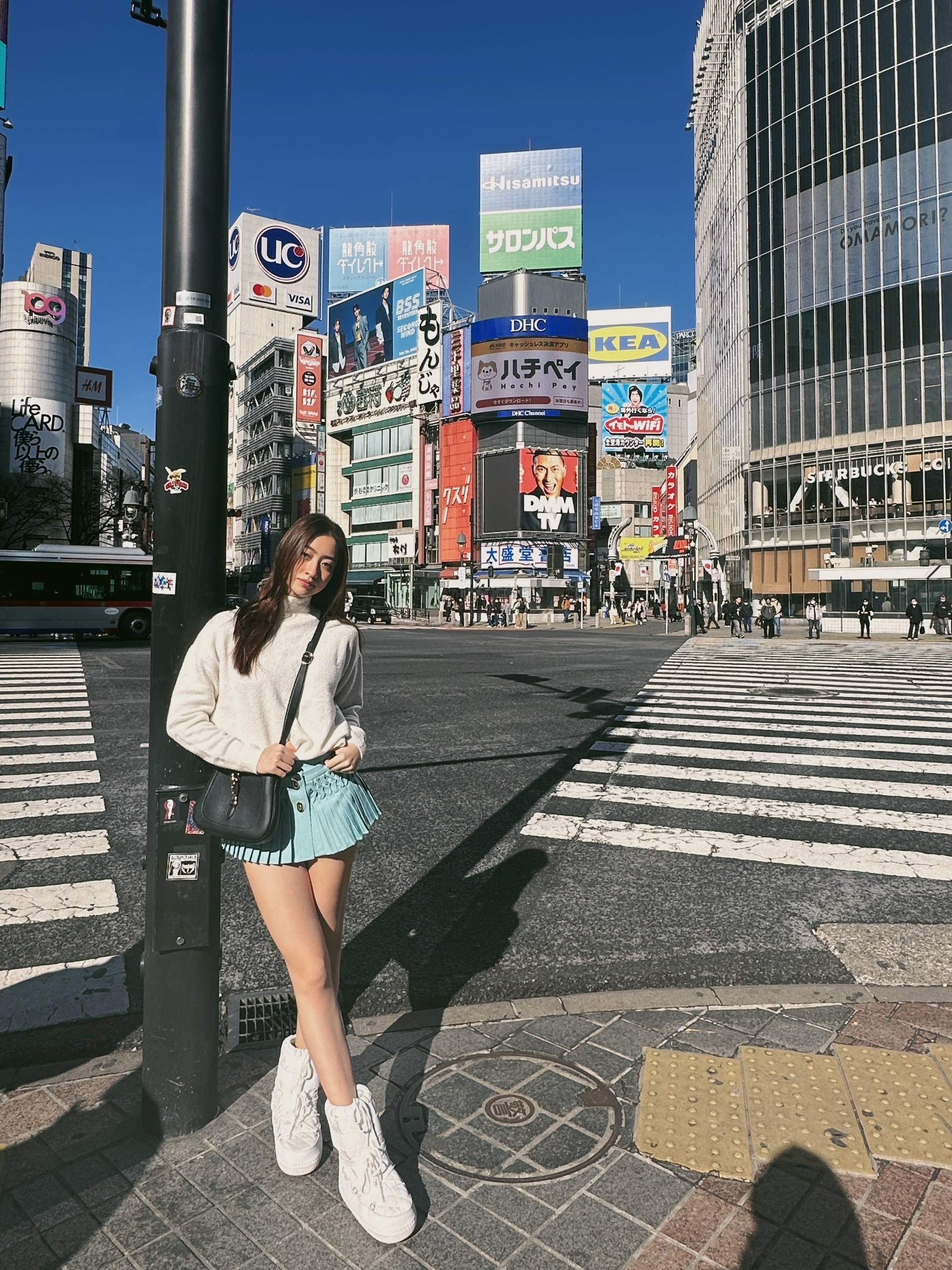 Cô cũng không quên khoe lợi thế đôi chân dài 1m22 giữa trời Nhật Bản. Hoa hậu sinh năm 2000 dành nhiều lời khen ngợi cho đất nước mặt trời mọc về cả cảnh đẹp và con người. Ảnh: Nhân vật cung cấp.