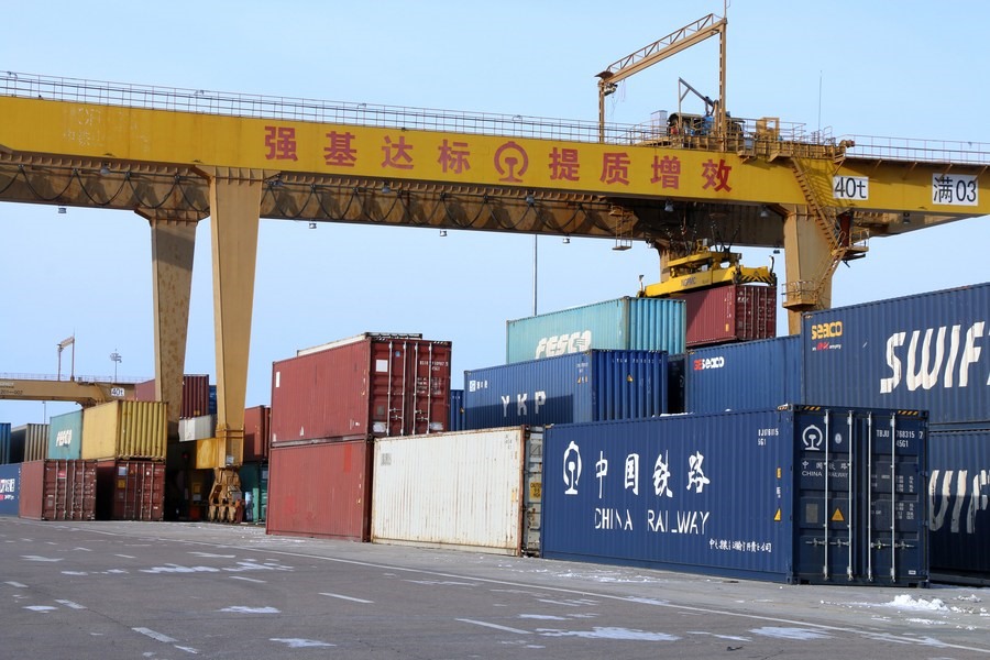 Lưu lượng hàng hóa giữa Nga và Trung Quốc qua cảng Mãn Châu Lý ngày càng tăng. Ảnh: Xinhua