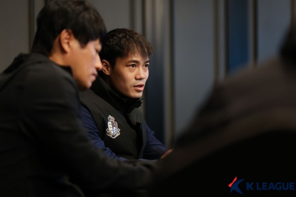 Văn Toàn cho biết anh sẽ sàng tăng cân để có thể cạnh tranh tốt hơn với các cầu thủ Hàn Quốc. Ảnh: K.League