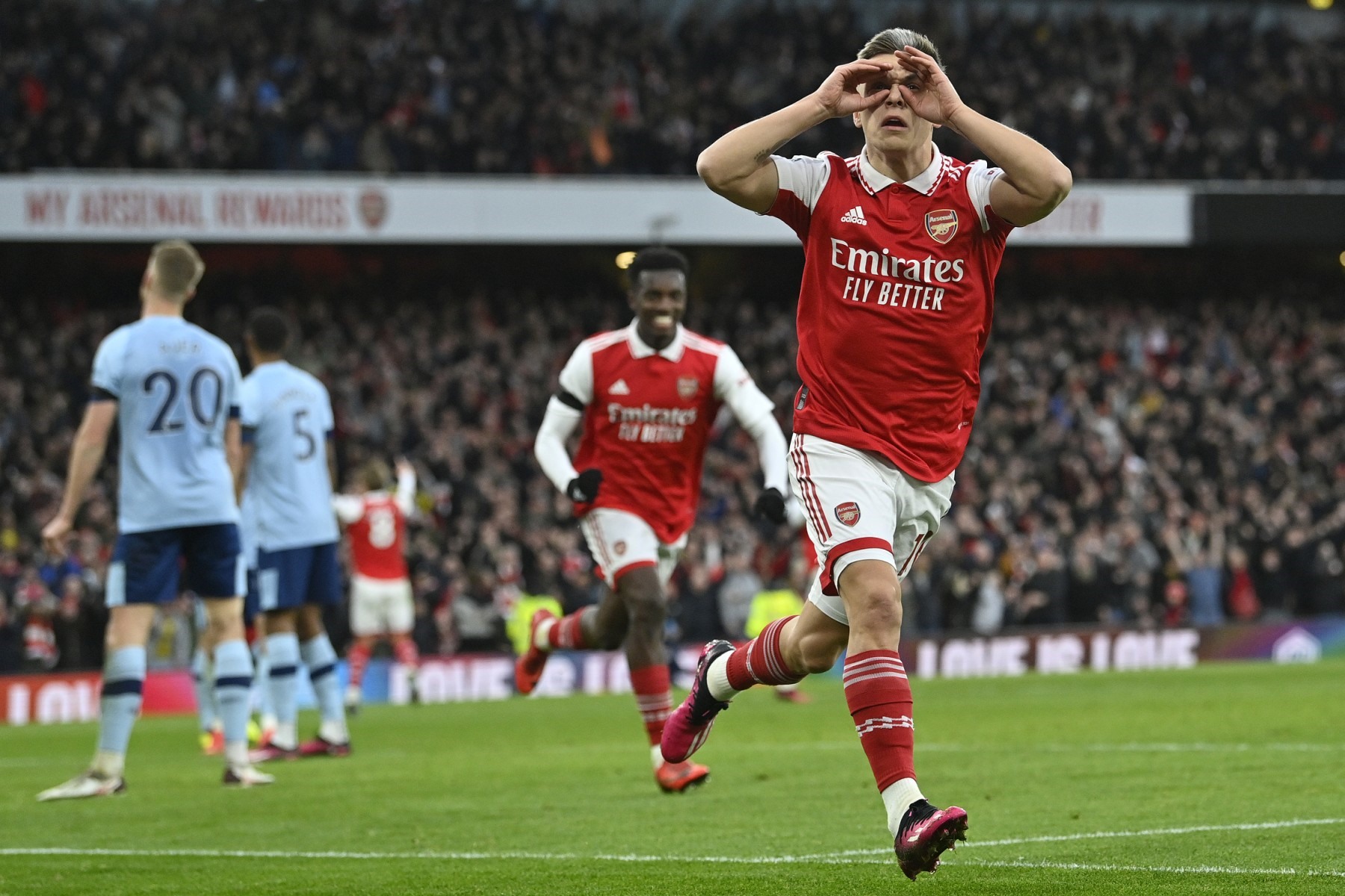 Mesut Ozil Tôi yêu Arsenal và sẽ ở lại tới ngày cuối cùng #41 Mesut Ozil Tôi yêu Arsenal và sẽ ở lại tới ngày cuối cùng