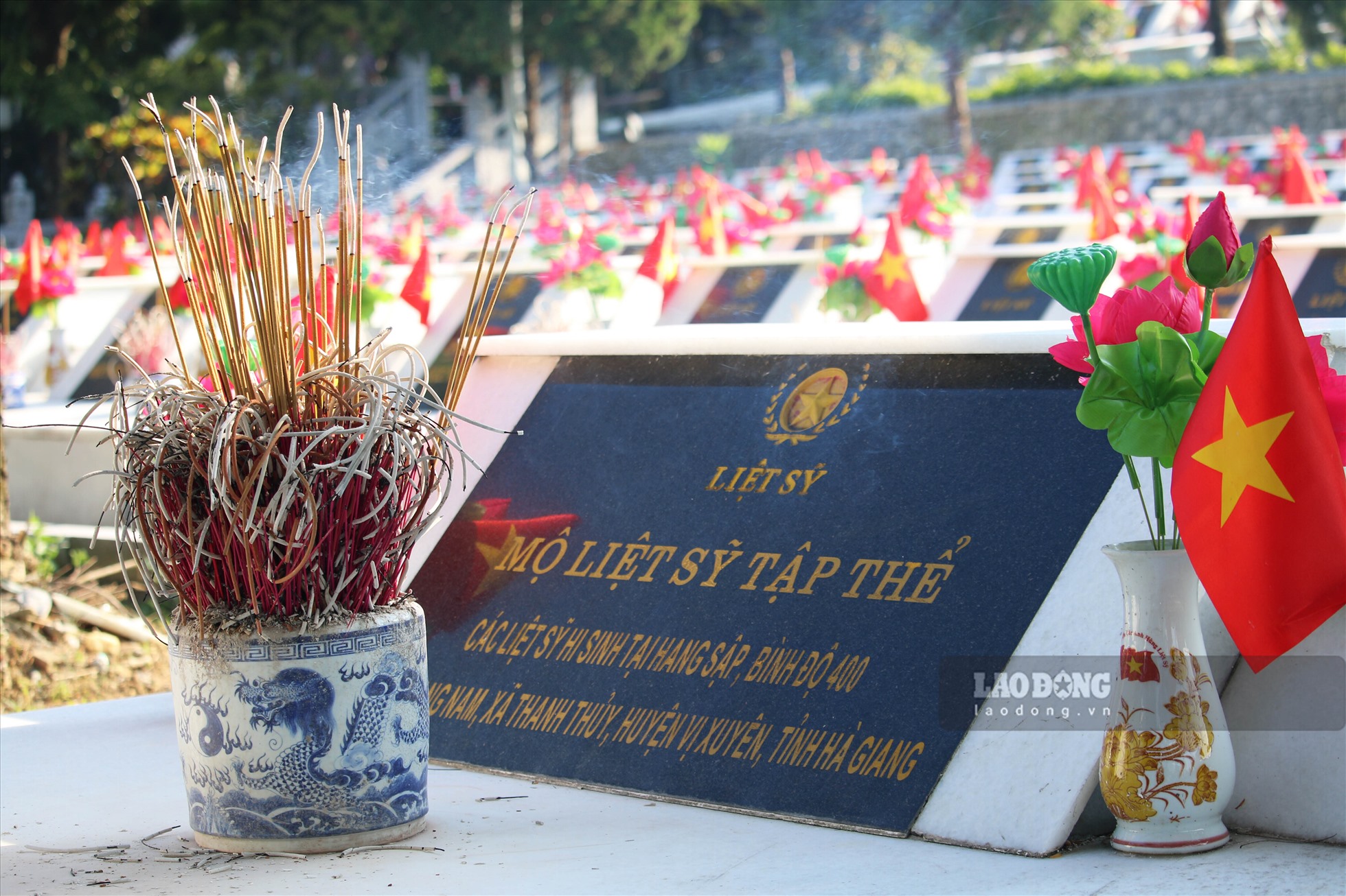 Tính đến cuối năm 2022, Nghĩa trang Vị Xuyên hiện là nơi an nghỉ của 1.872 Liệt sĩ và một “Mộ liệt sĩ tập thể” các liệt sĩ hi sinh tại Hang Sập, bình độ 400, xã Thanh Thuỷ, Vị Xuyên.