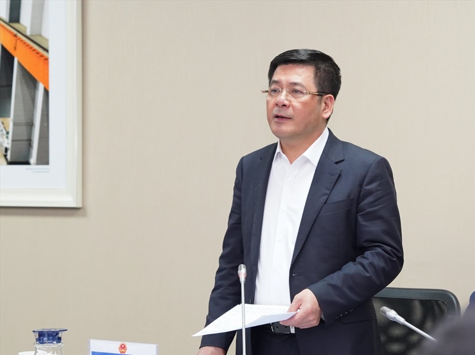 Ông Nguyễn Hồng Diên phát biểu chỉ đạo cuộc họp. Ảnh: Nguyễn Minh
