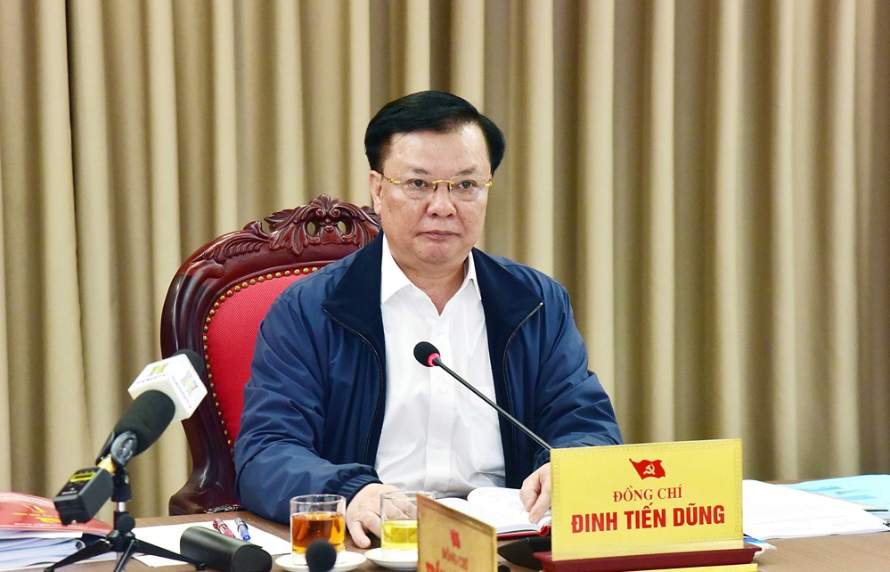 Bí thư Thành ủy Hà Nội Đinh Tiến Dũng kết luận cuộc họp. Ảnh: Viết Thành