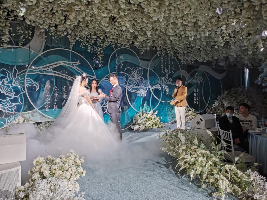 Một cặp đôi tổ chức đám cưới tại một khách sạn ở Hợp Phì, tỉnh An Huy, phía đông Trung Quốc, ngày 27.11.2022. Ảnh: Xinhua