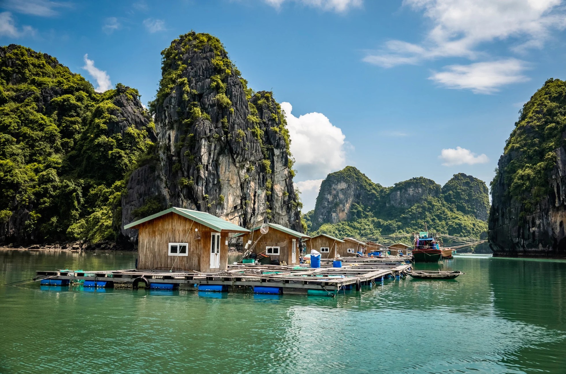 Làng chài nổi Vung Viêng. Ảnh: Shutterstock