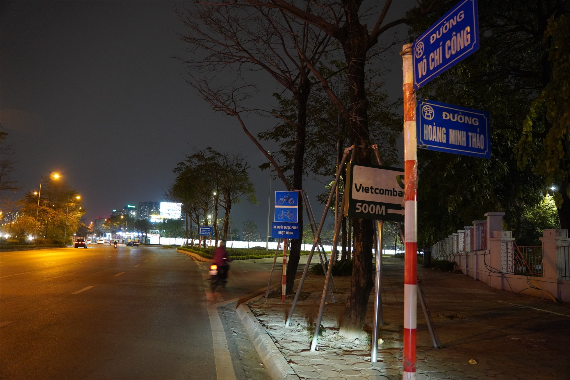 Trong thời gian cấm cầu Nhật Tân, các xe đi cầu Thăng Long theo các hướng đường Võ Chí Công - Nguyễn Hoàng Tôn - Phạm Văn Đồng