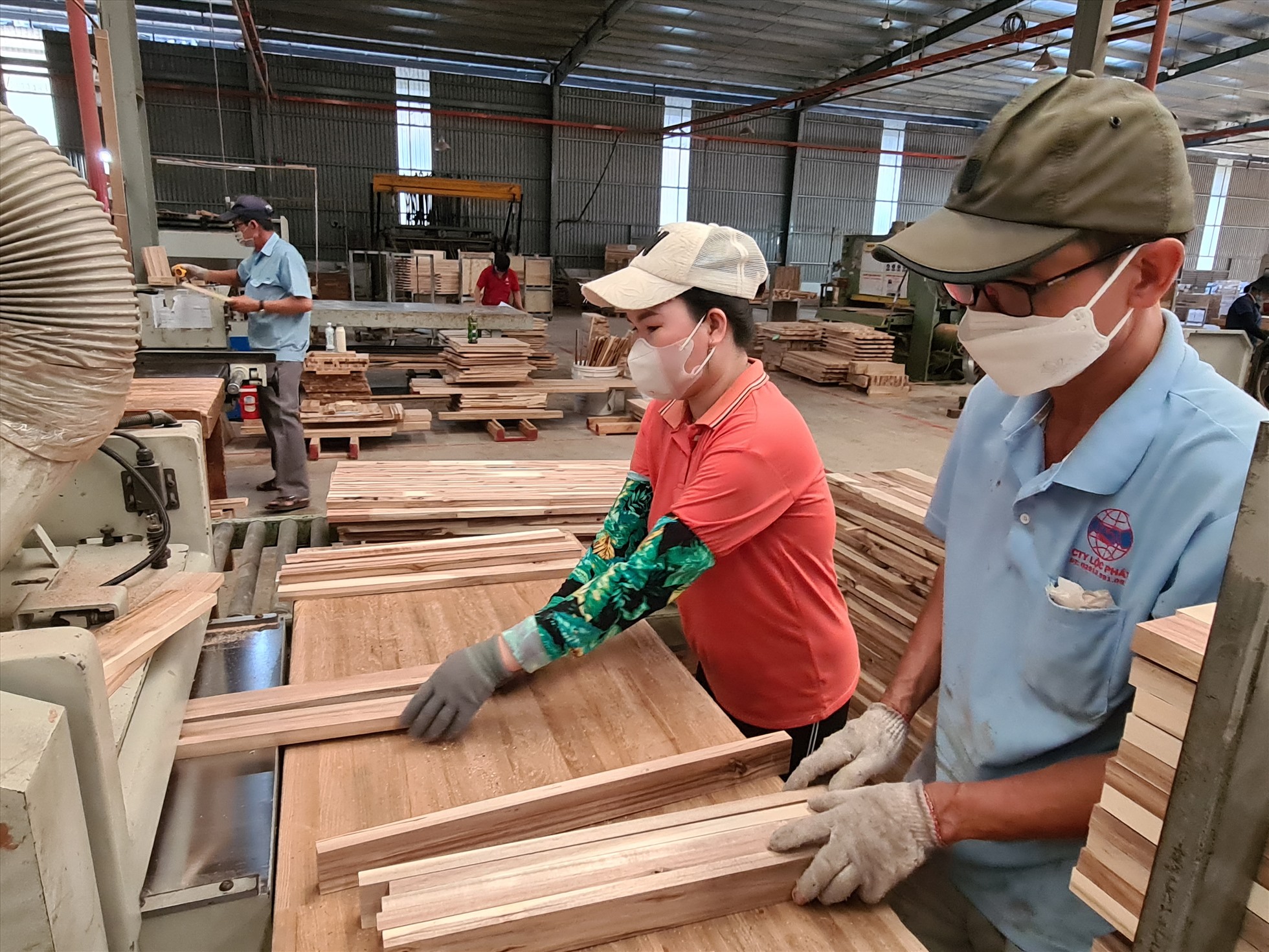 Doanh nghiệp nhỏ và vừa được ưu tiên hỗ trợ chuyển đổi số. Ảnh: Vũ Long