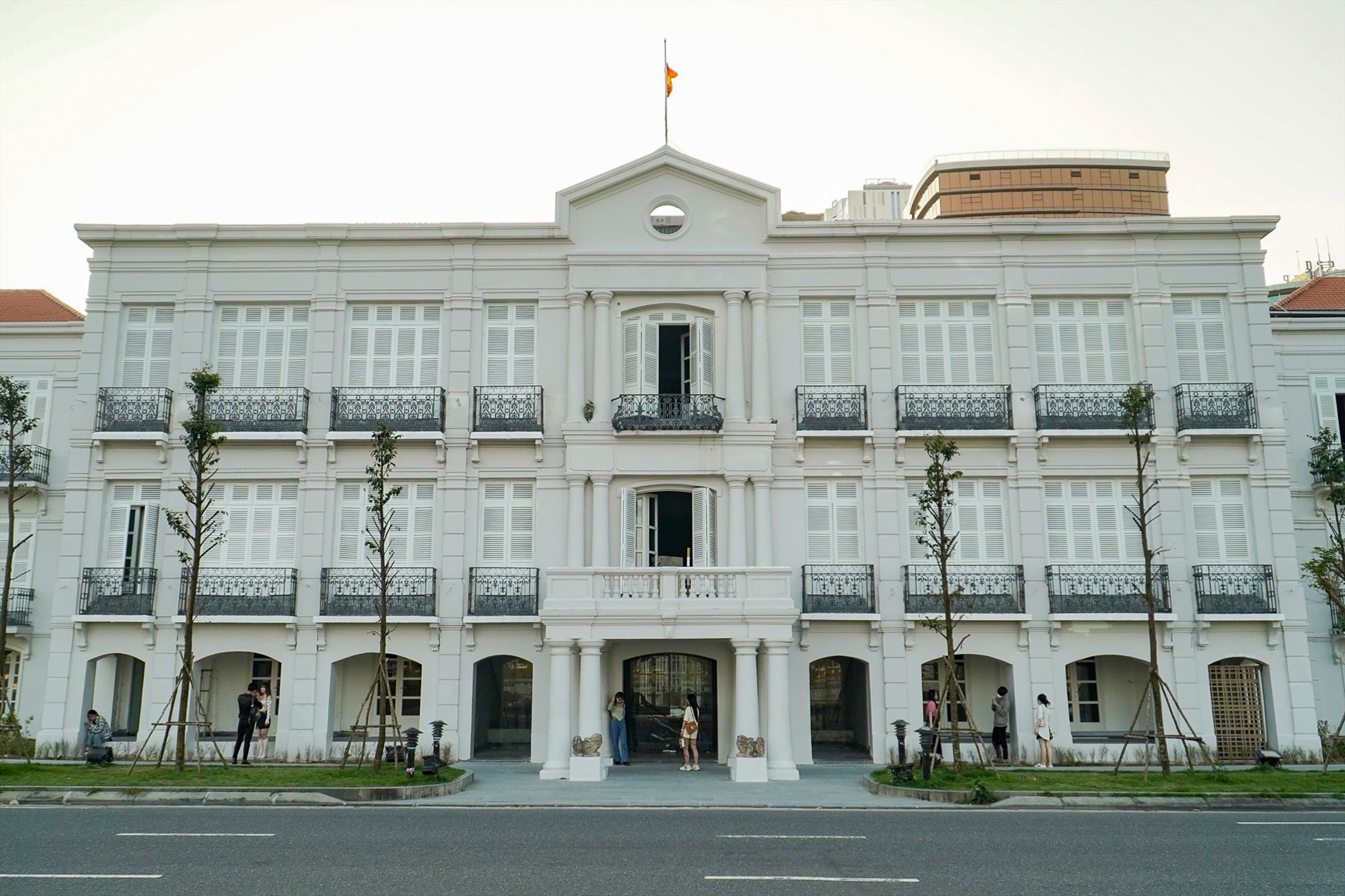 Bảo tàng Đà Nẵng mới sẽ nằm trong khuôn viên các tòa nhà số 42 – 44 Bạch Đằng và 31 Trần Phú với tổng diện tích 8.686 m2 gồm nơi trưng bày hiện vật, hệ thống hạ tầng kỹ thuật, cây xanh.