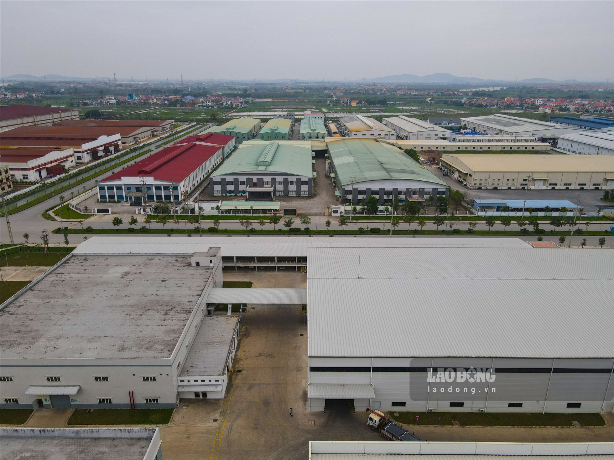 Tốc độ tăng trưởng kinh tế của huyện Thuận Thành liên tục đạt mức cao, giai đoạn 2018 - 2020 đạt bình quân là 9,35%/năm. Trên địa bàn huyện Thuận Thành hiện có 7.327 cơ sở sản xuất công nghiệp, 3 khu công nghiệp với tổng diện tích đạt 990 ha. Ngành công nghiệp - xây dựng chiếm hơn 50% trong cơ cấu kinh tế của địa phương.