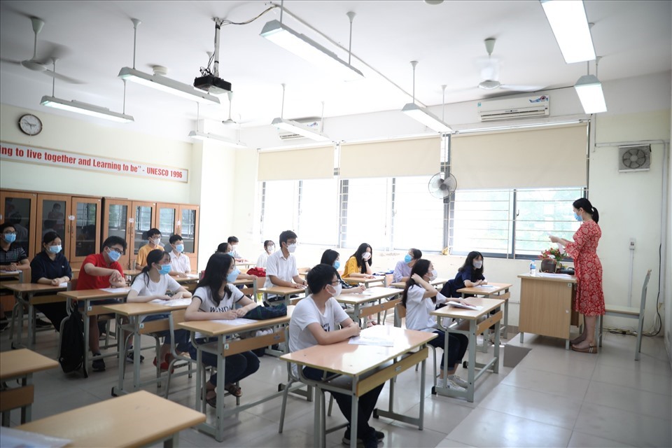Học sinh Hà Nội tham dự kỳ thi tuyển sinh lớp 10 năm học 2022 - 2023. Ảnh: Vân Trang
