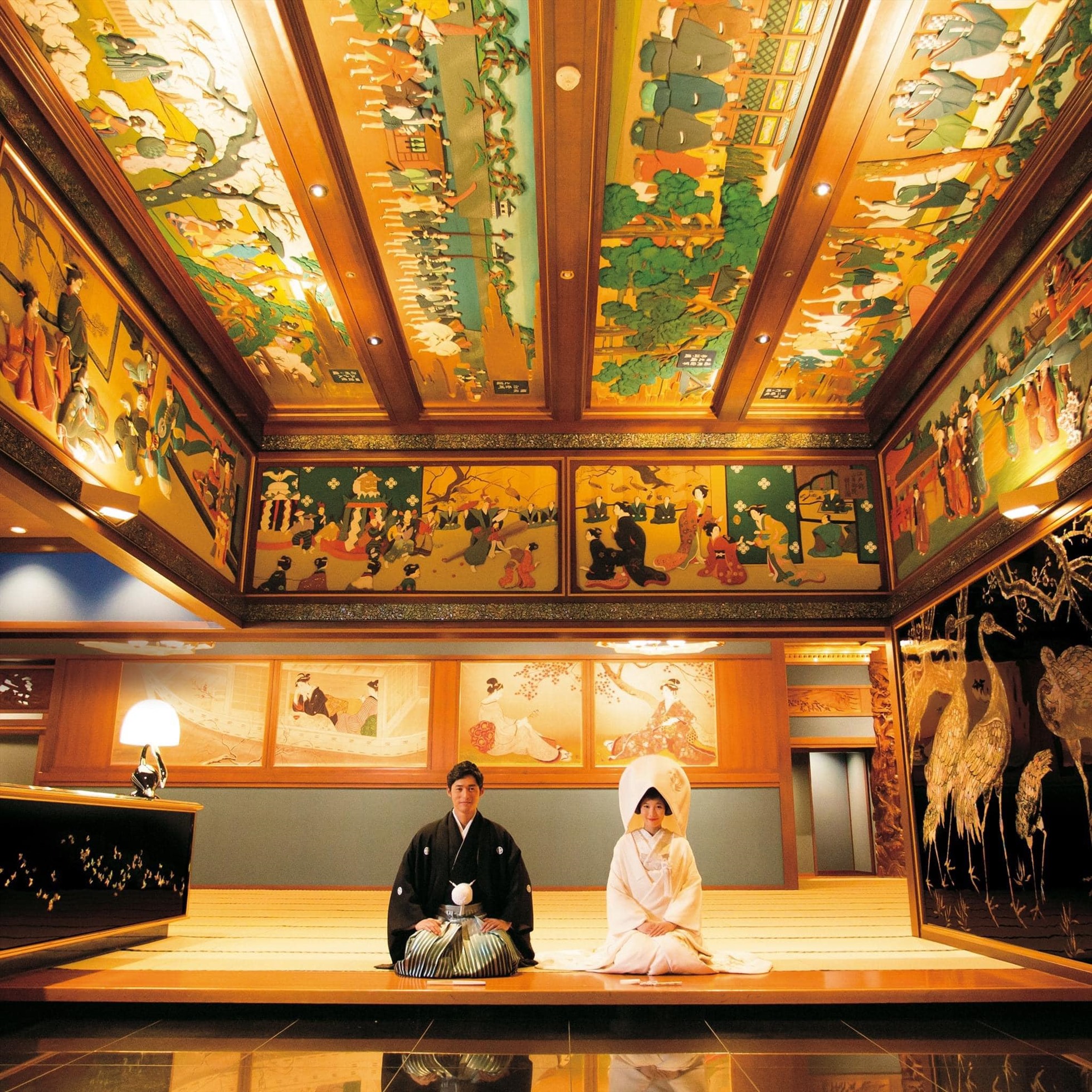 Khi mới khi mới khai trương đến nay, Gajoen luôn nổi tiếng là khách sạn tổ chức tiệc cưới lên tới 30 đám cưới mỗi ngày. Vì thế bất kì lúc nào, du khách cũng sẽ bắt gặp những đôi vợ chồng trẻ hạnh phúc trong bộ kimono xinh đẹp hay lễ phục trang trọng.